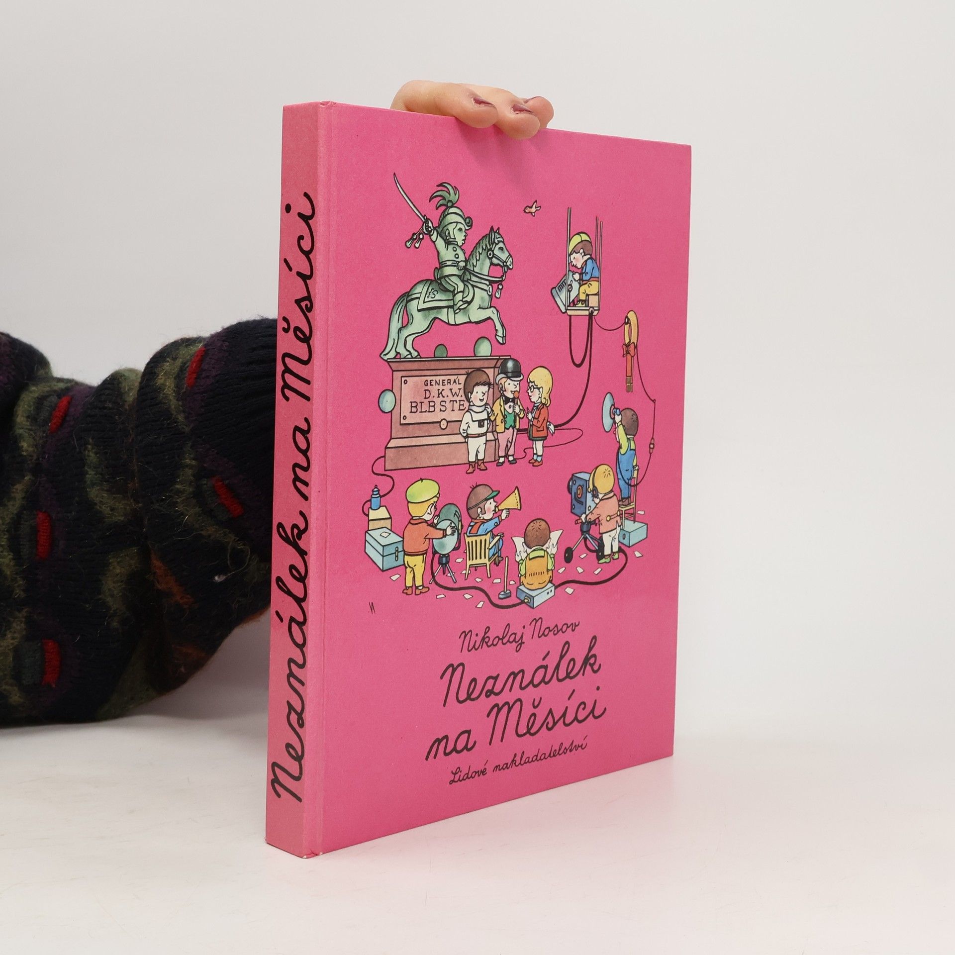 Nikolay Nosov Neználek na Měsíci