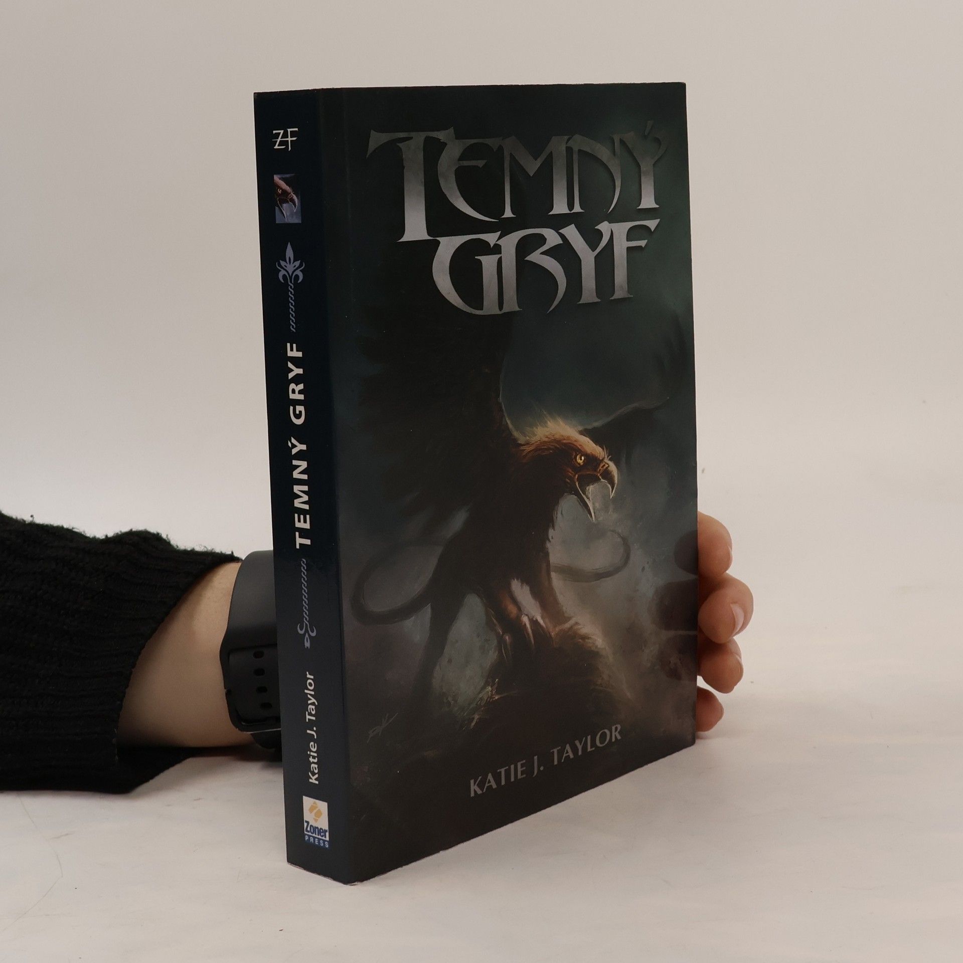 K. J. Katie Jill Taylor Temný gryf