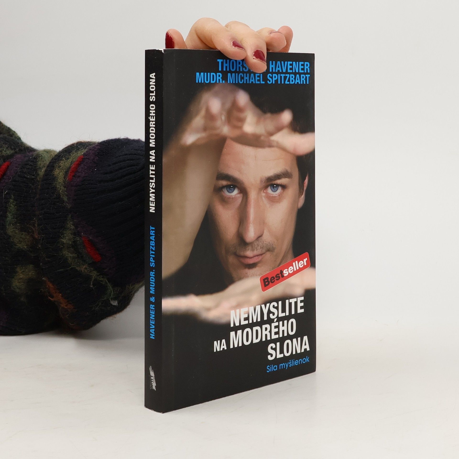 Nemyslite na modrého slona