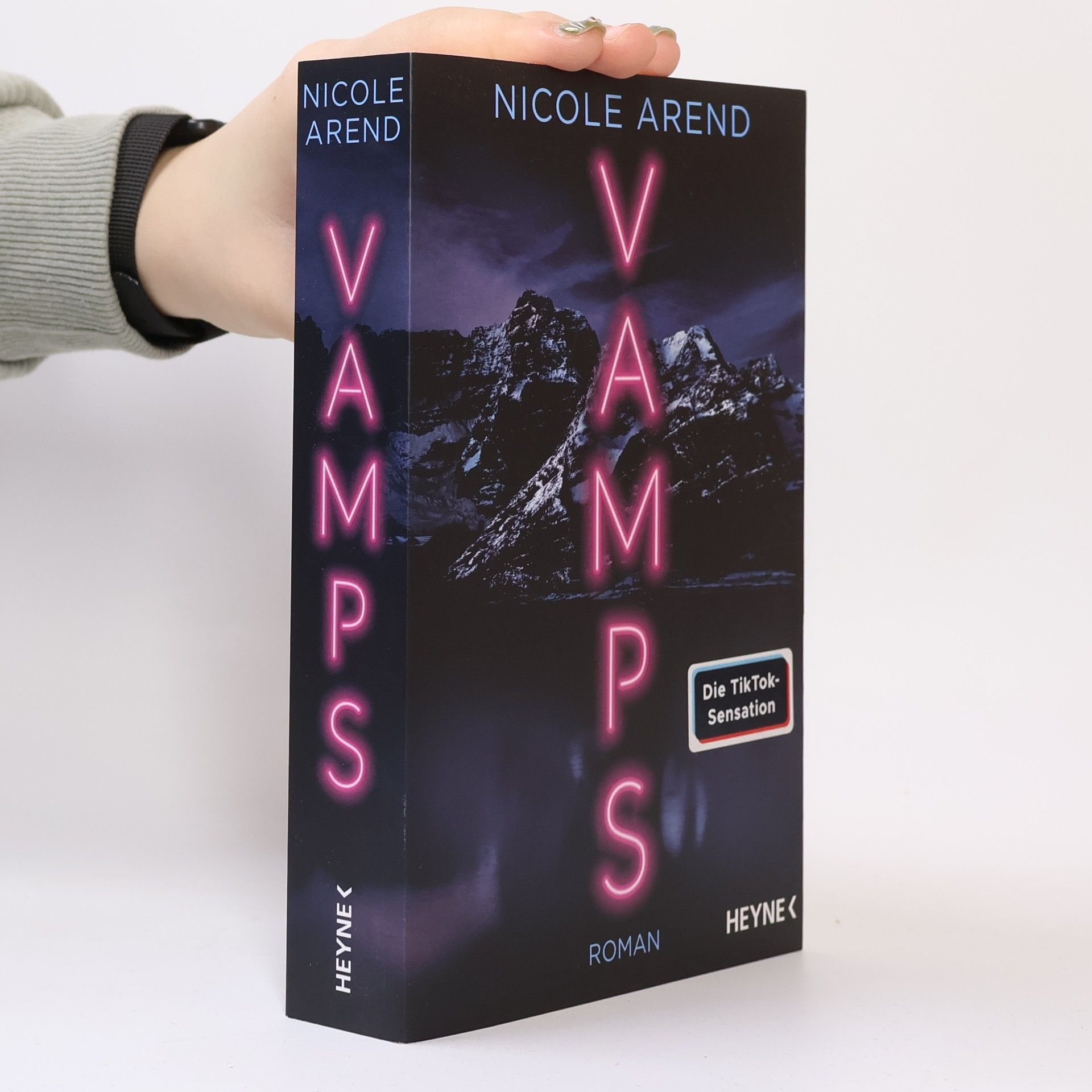 Nicole Arend Vamps