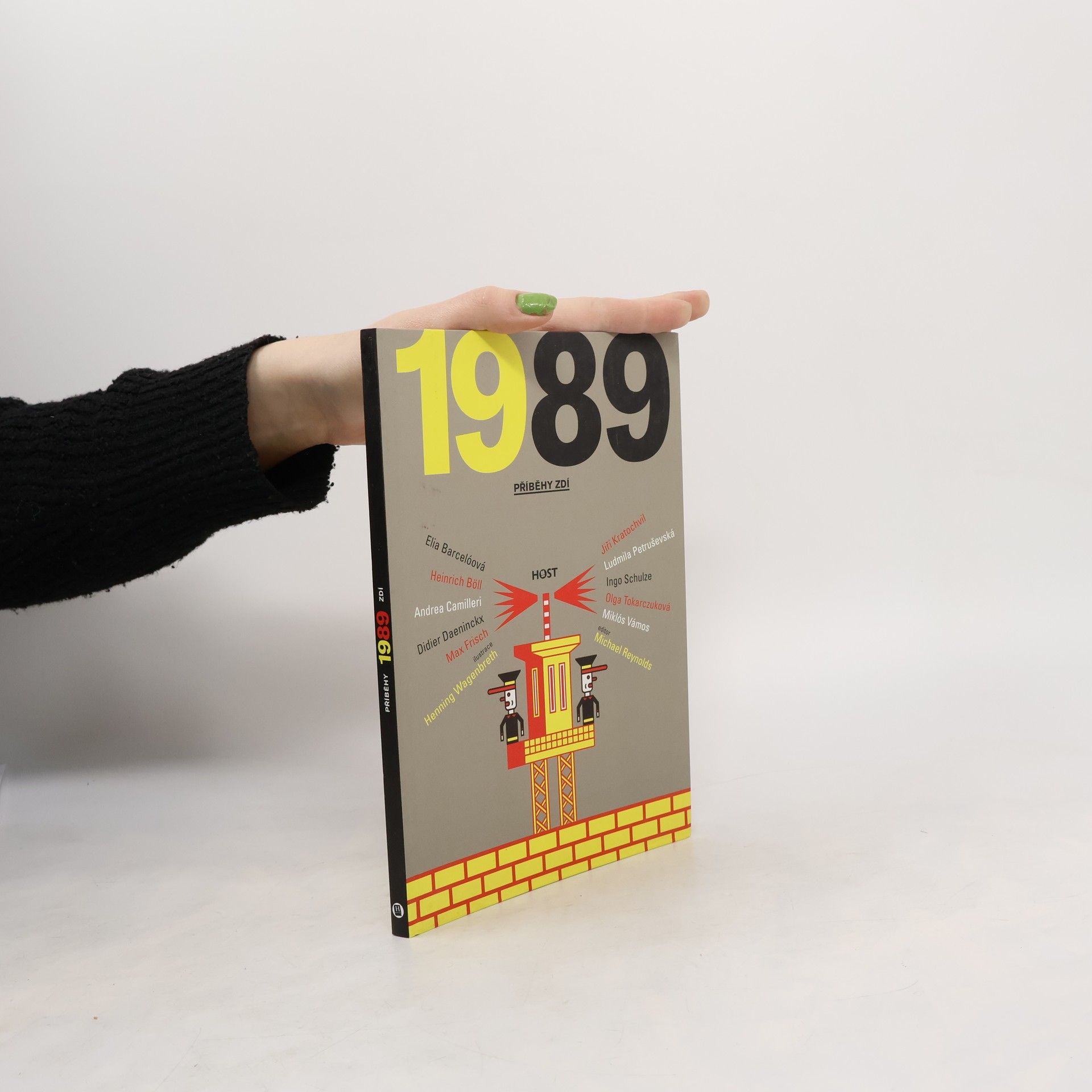 Michael Reynolds 1989. Příběhy zdí