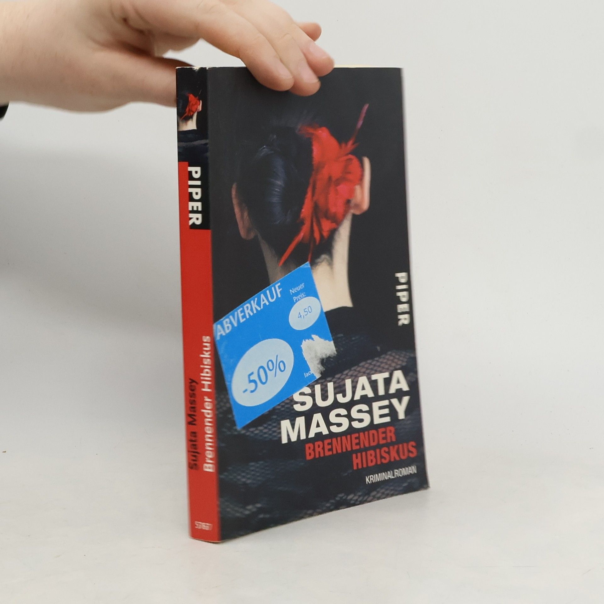 Sujata Massey Brennender Hibiskus