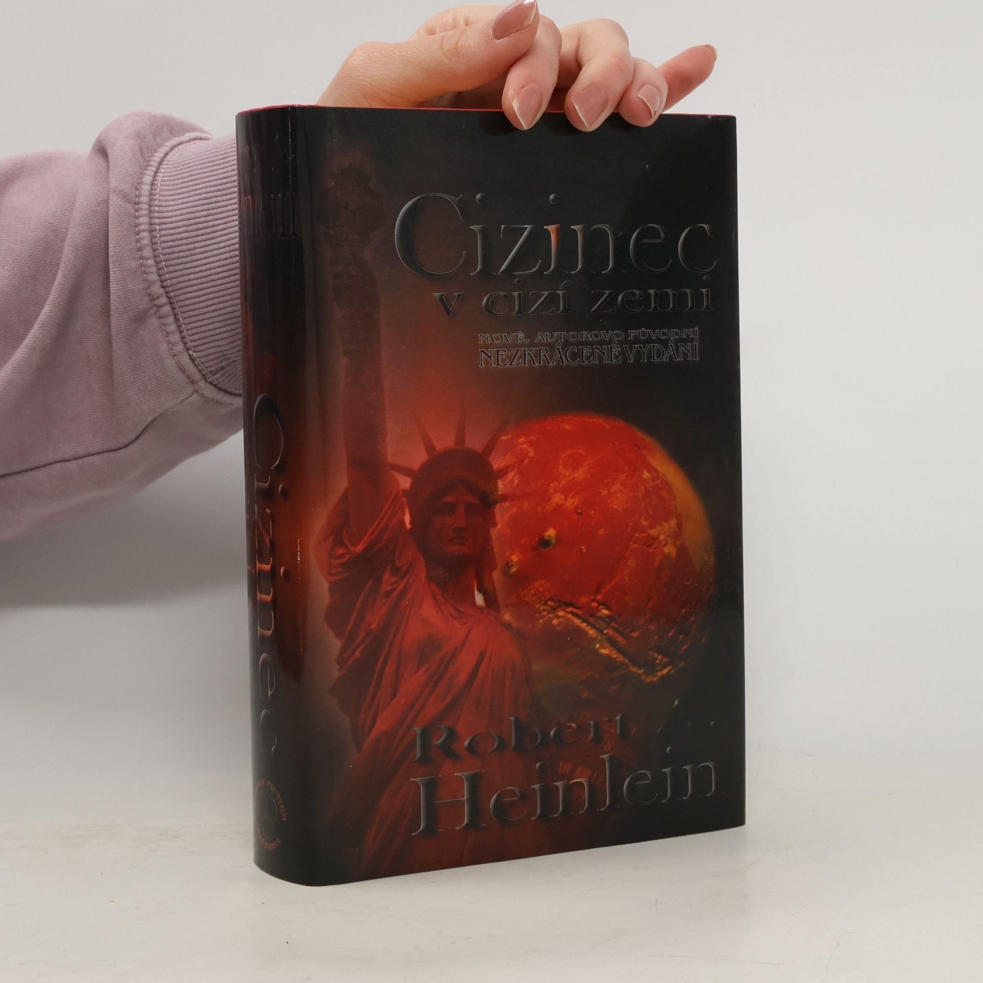 Robert A. Heinlein Cizinec v cizí zemi