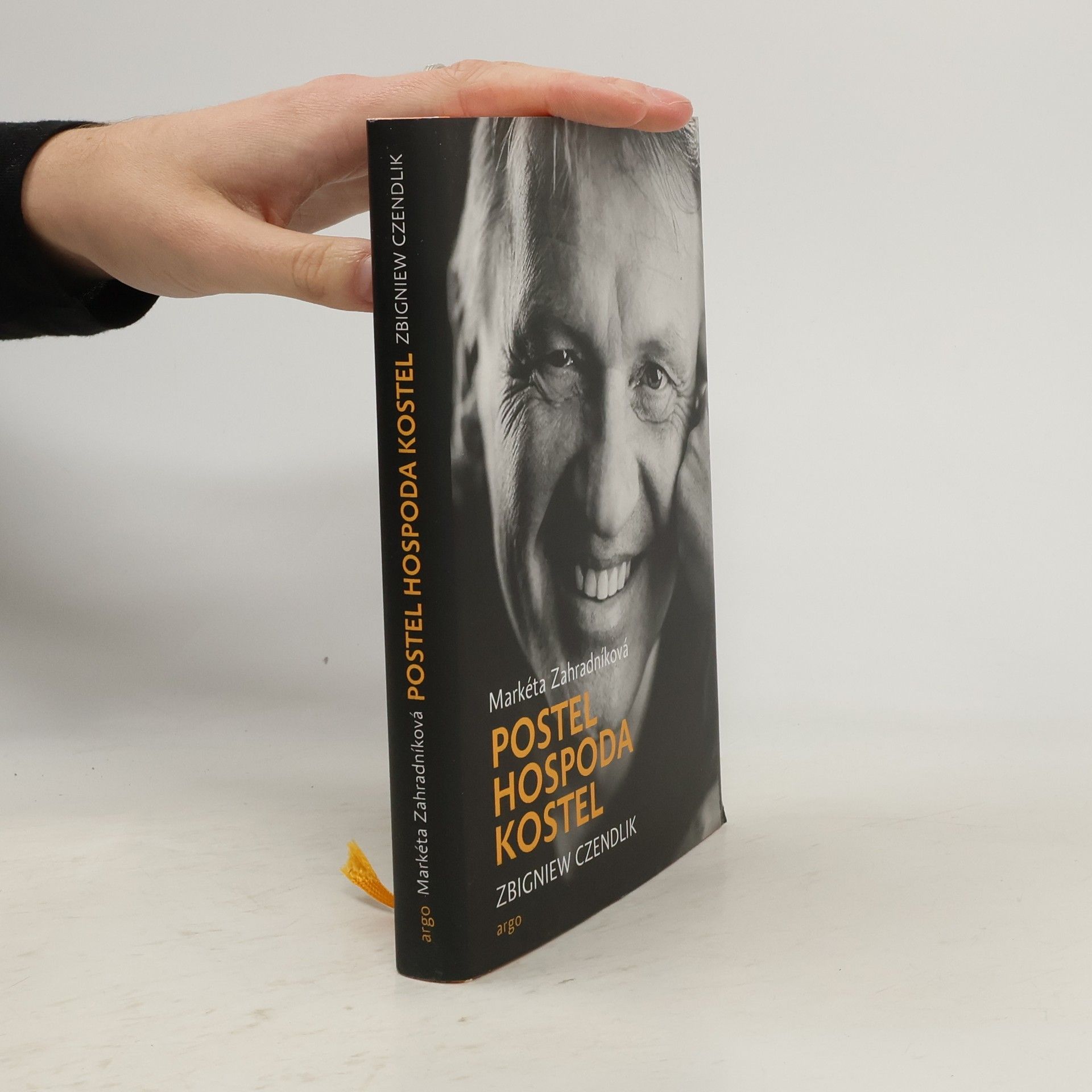 Zbigniew Czendlik Postel, hospoda, kostel