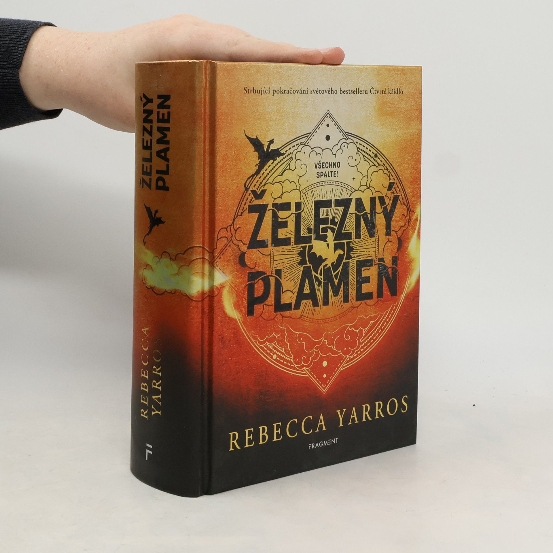 Rebecca Yarros Železný plamen