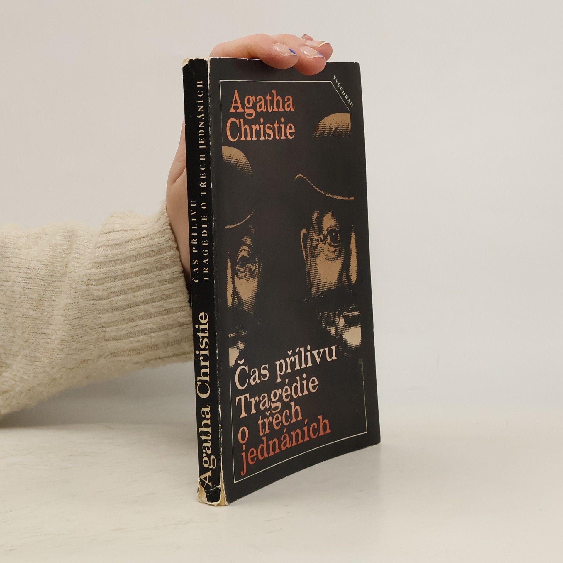 Agatha Christie Čas přílivu. Tragédie o třech jednáních