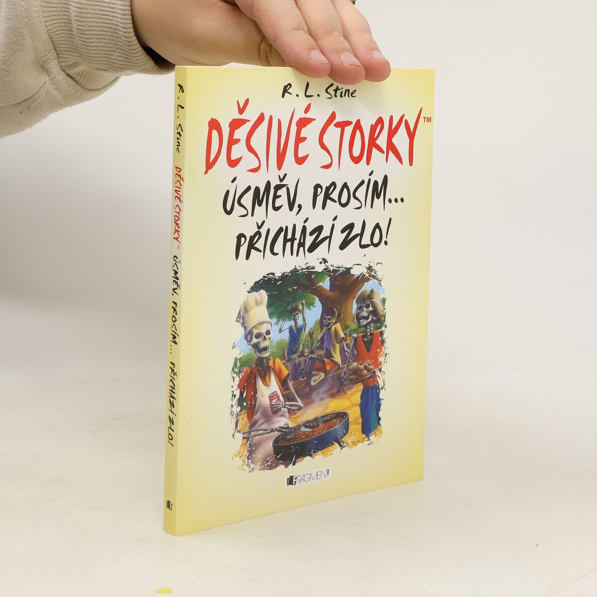 R. L. Stine Děsivé storky: Úsměv, prosím... přichází zlo!