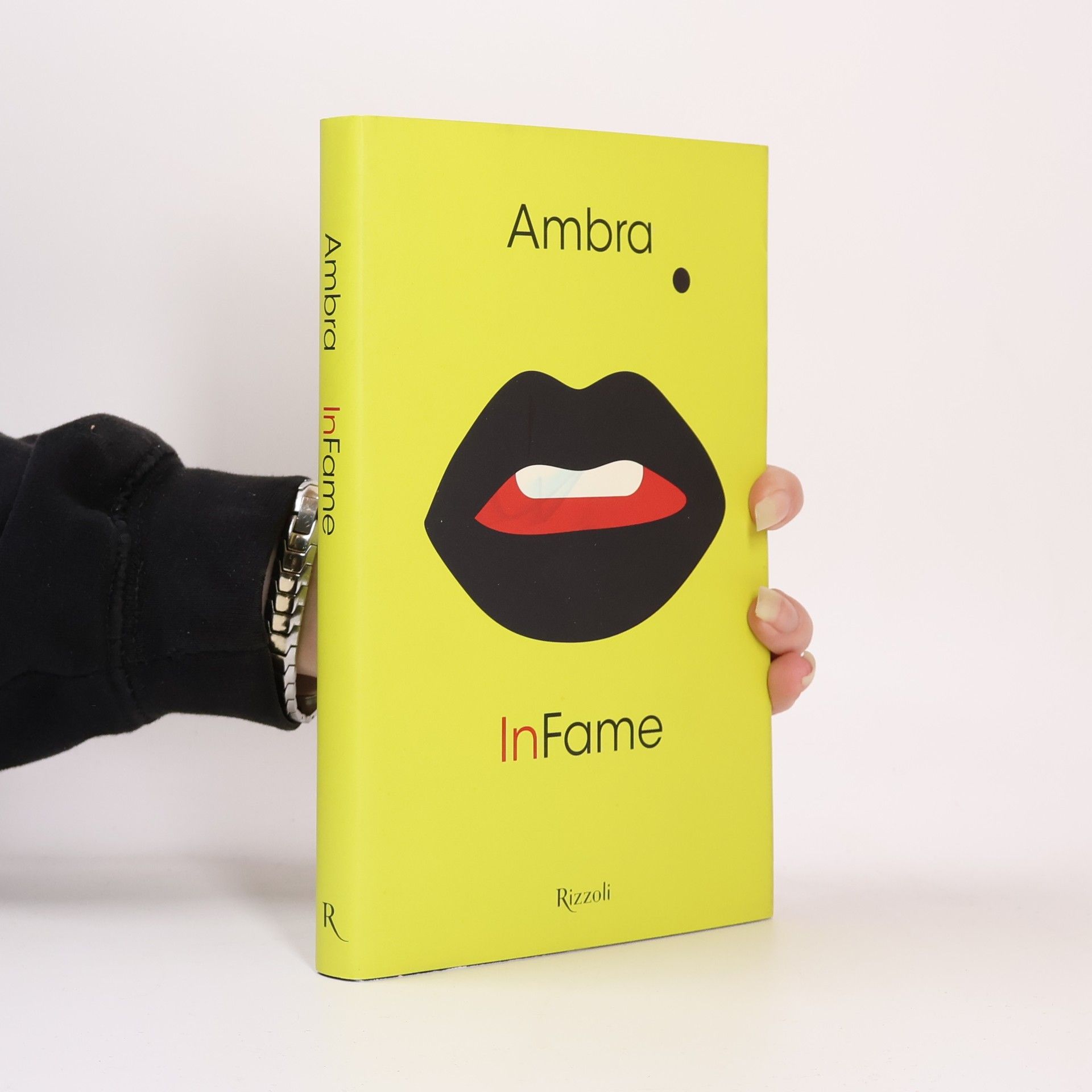 Ambra Angiolini InFame