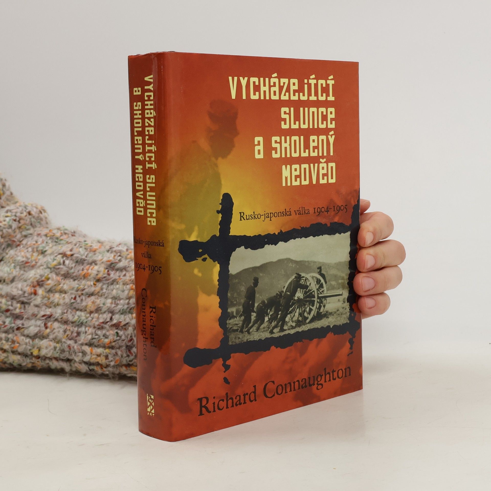 Richard Connaughton Vycházející slunce a skolený medvěd