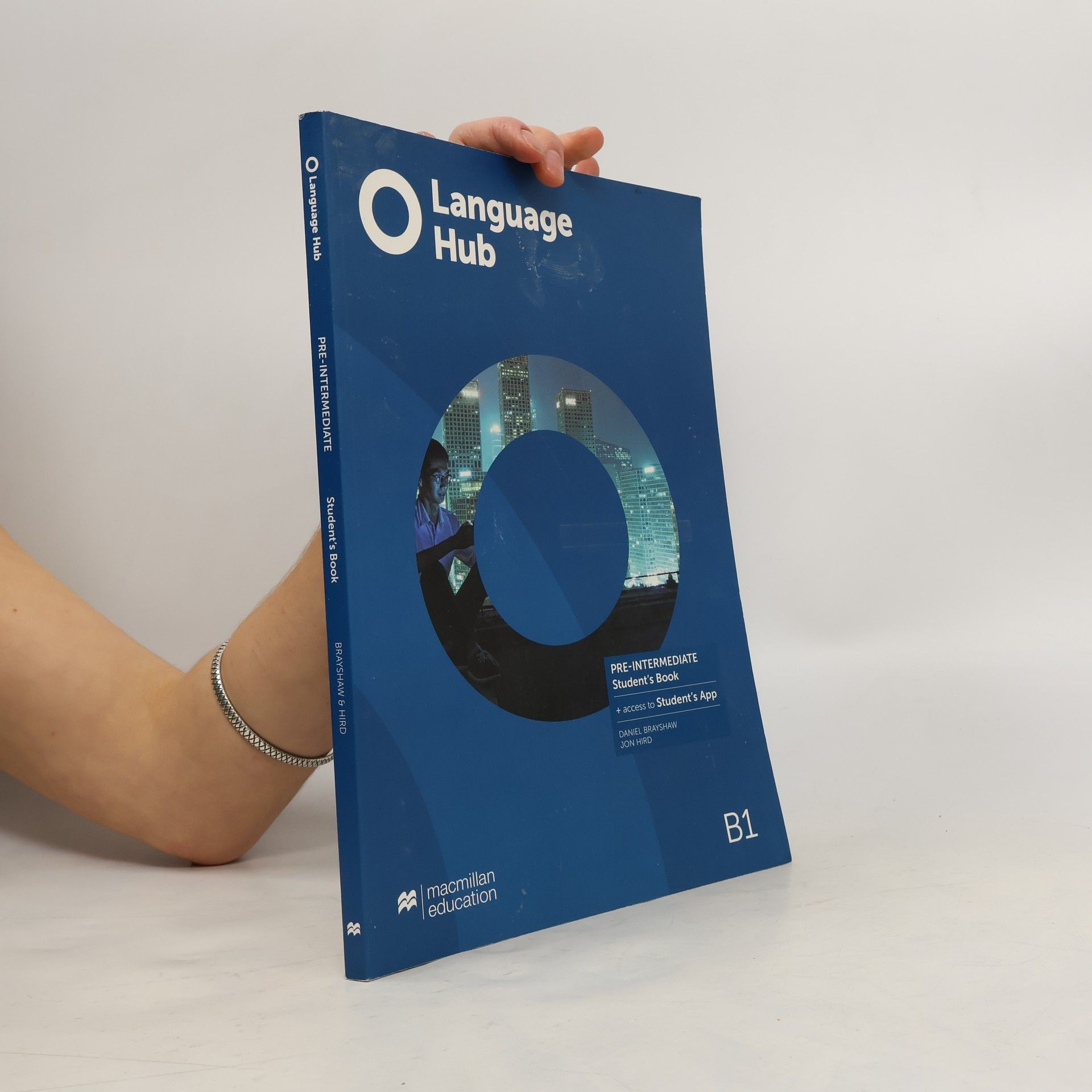 Language Hub Pre-inter. B1 SB + kod Student's App