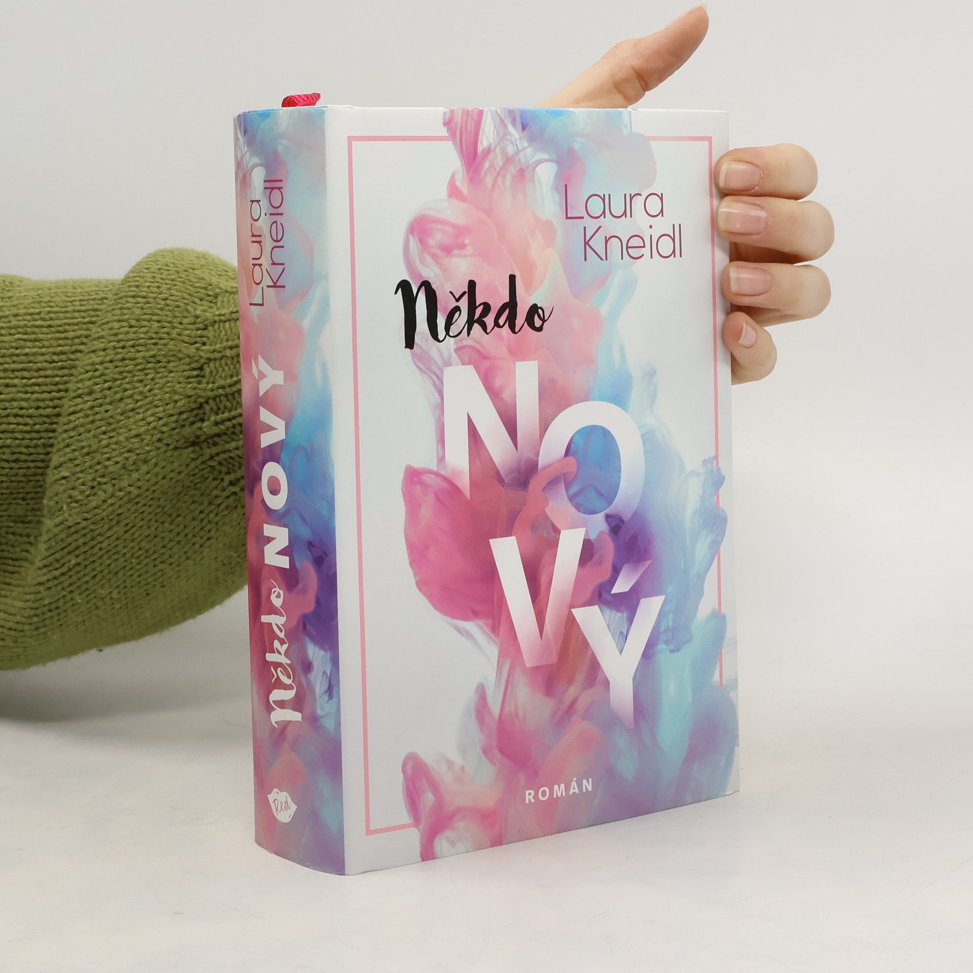 Laura Kneidl Někdo nový