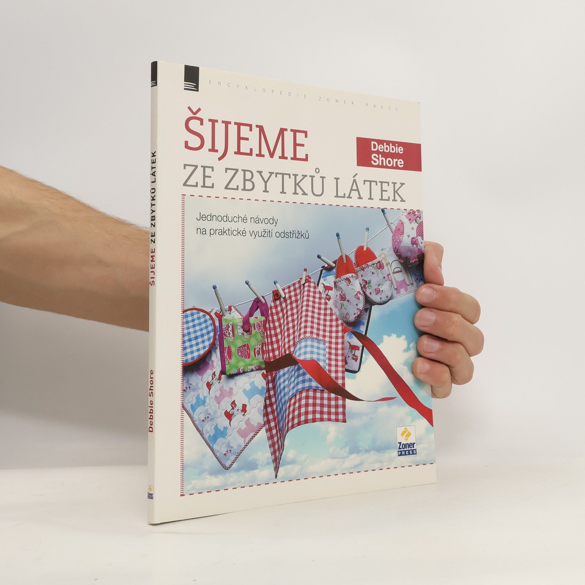 Debbie Shore Šijeme ze zbytků látek: Jednoduché návody na praktické využití odstřižků