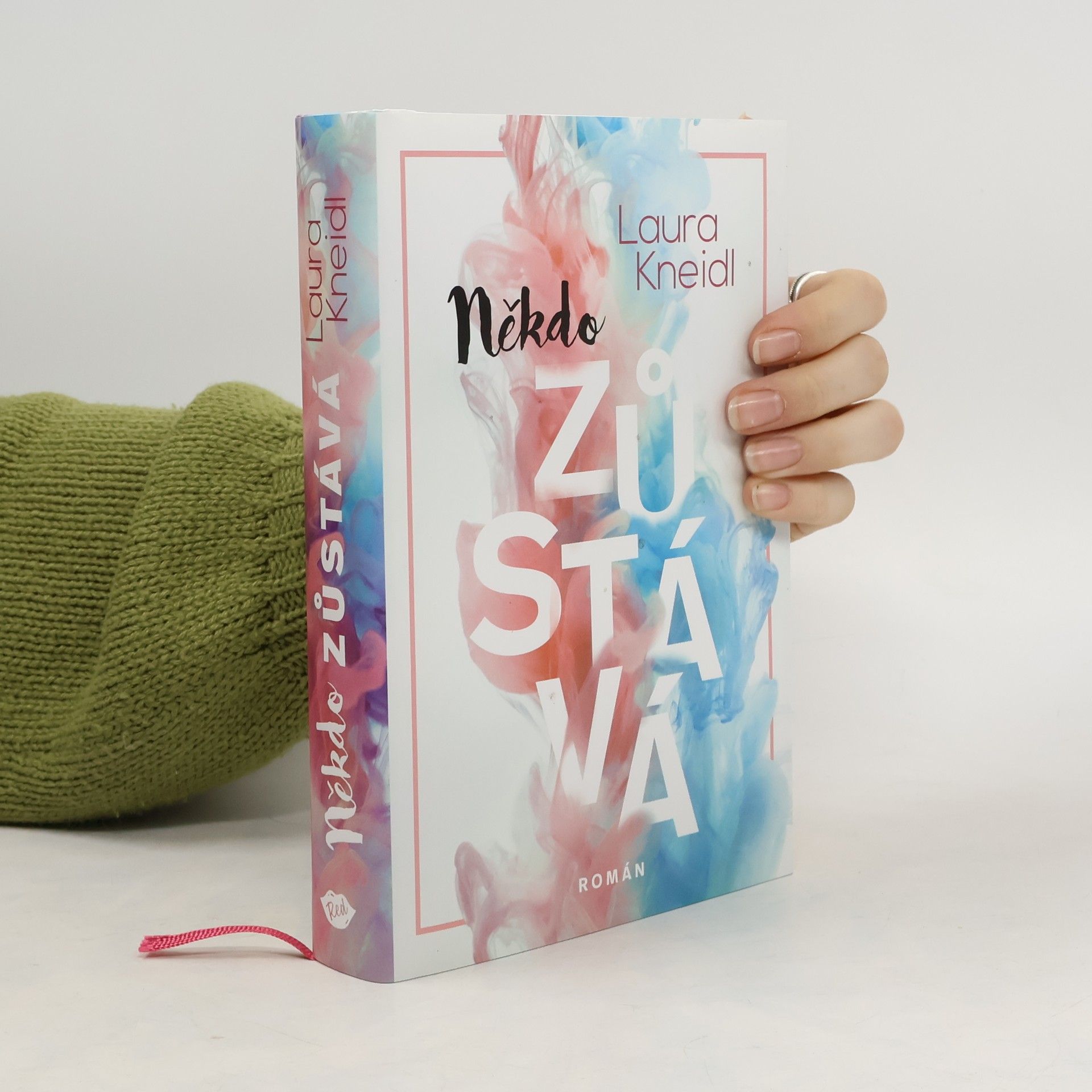 Laura Kneidl Někdo zůstává