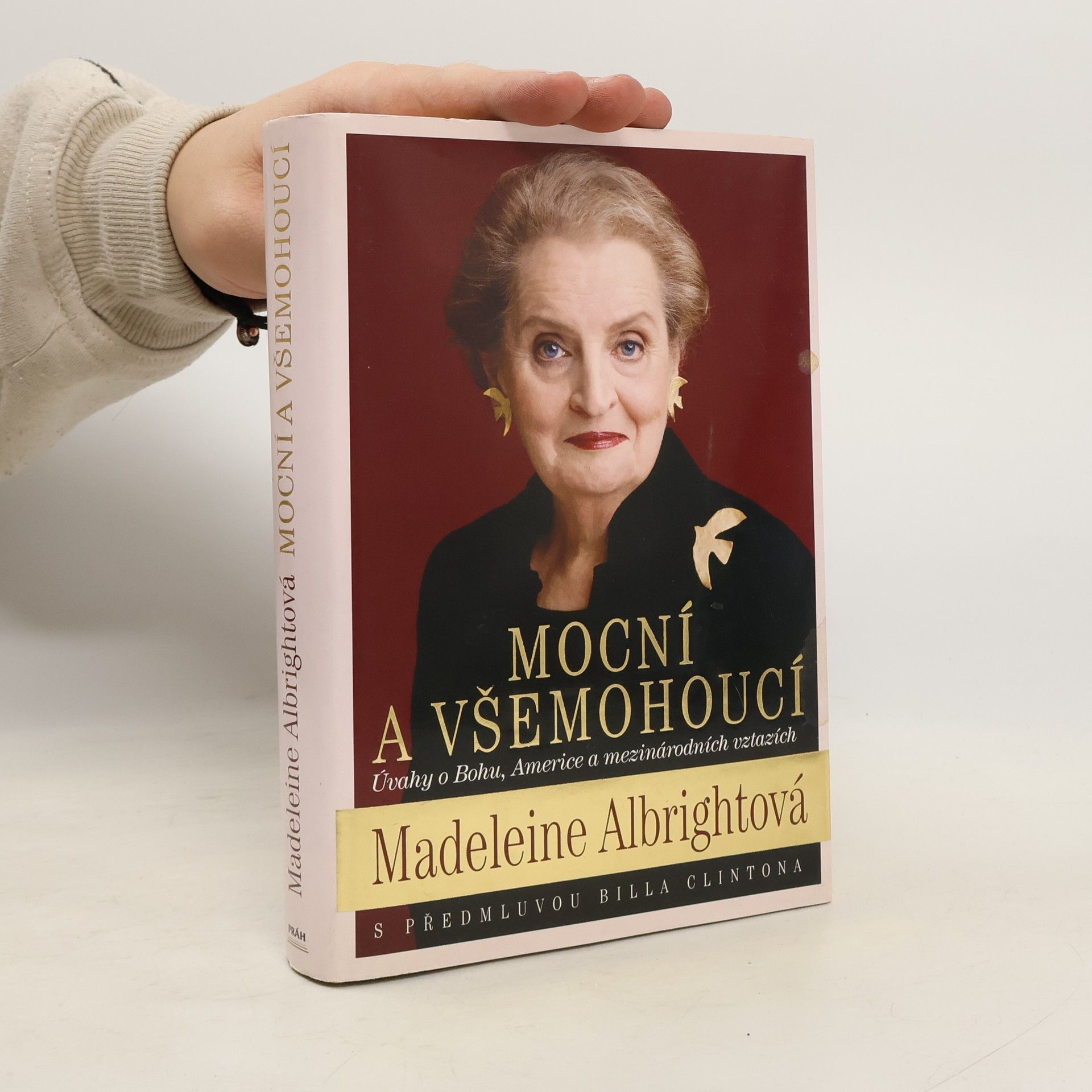 Madeleine Albright Mocní a všemohoucí : úvahy o Bohu, Americe a mezinárodních vztazích