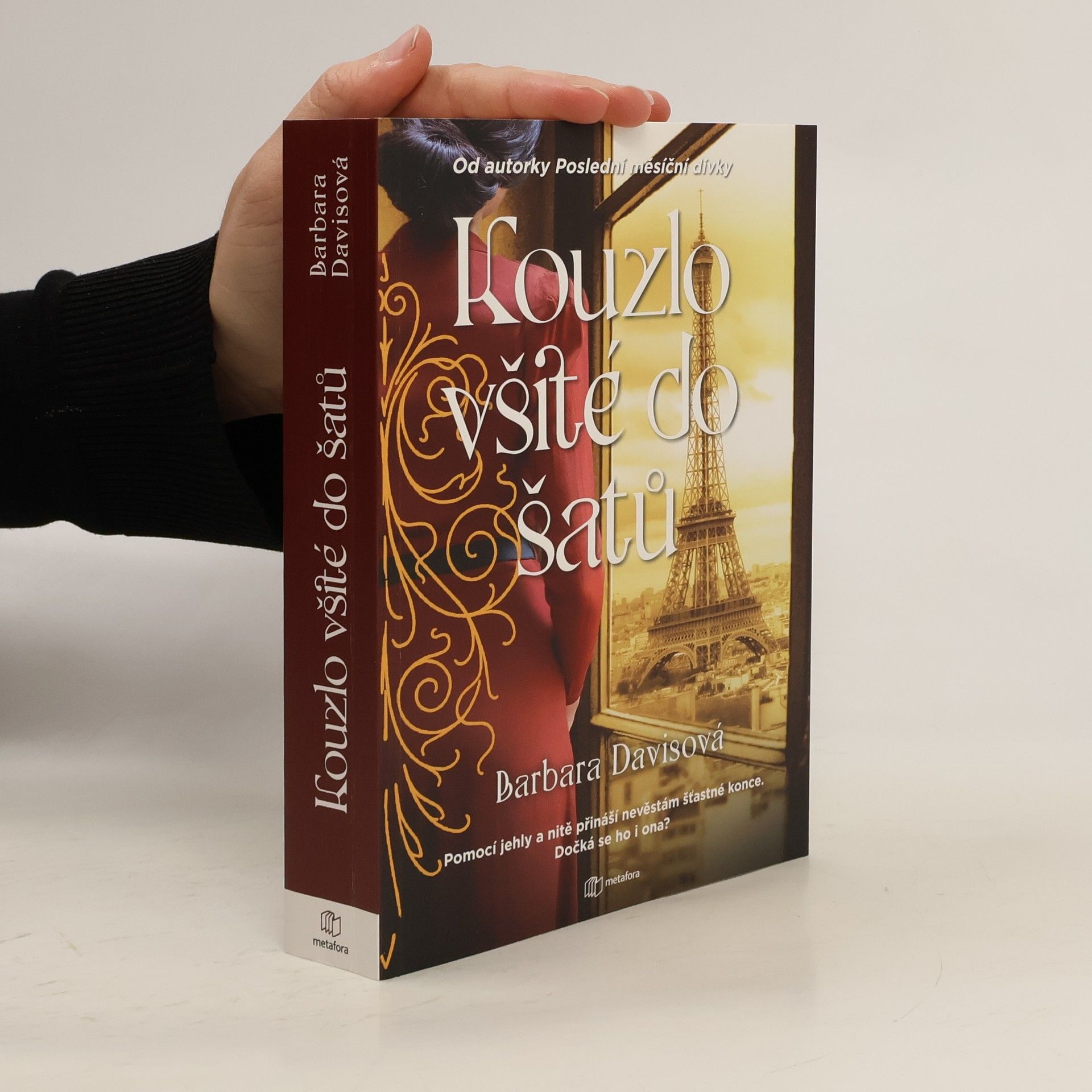 Barbara Davis Kouzlo všité do šatů