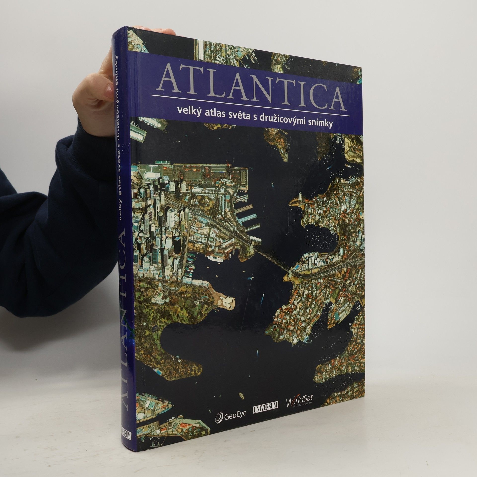 Irmgard Sigg Atlantica: Velký atlas světa s družicovými snímky