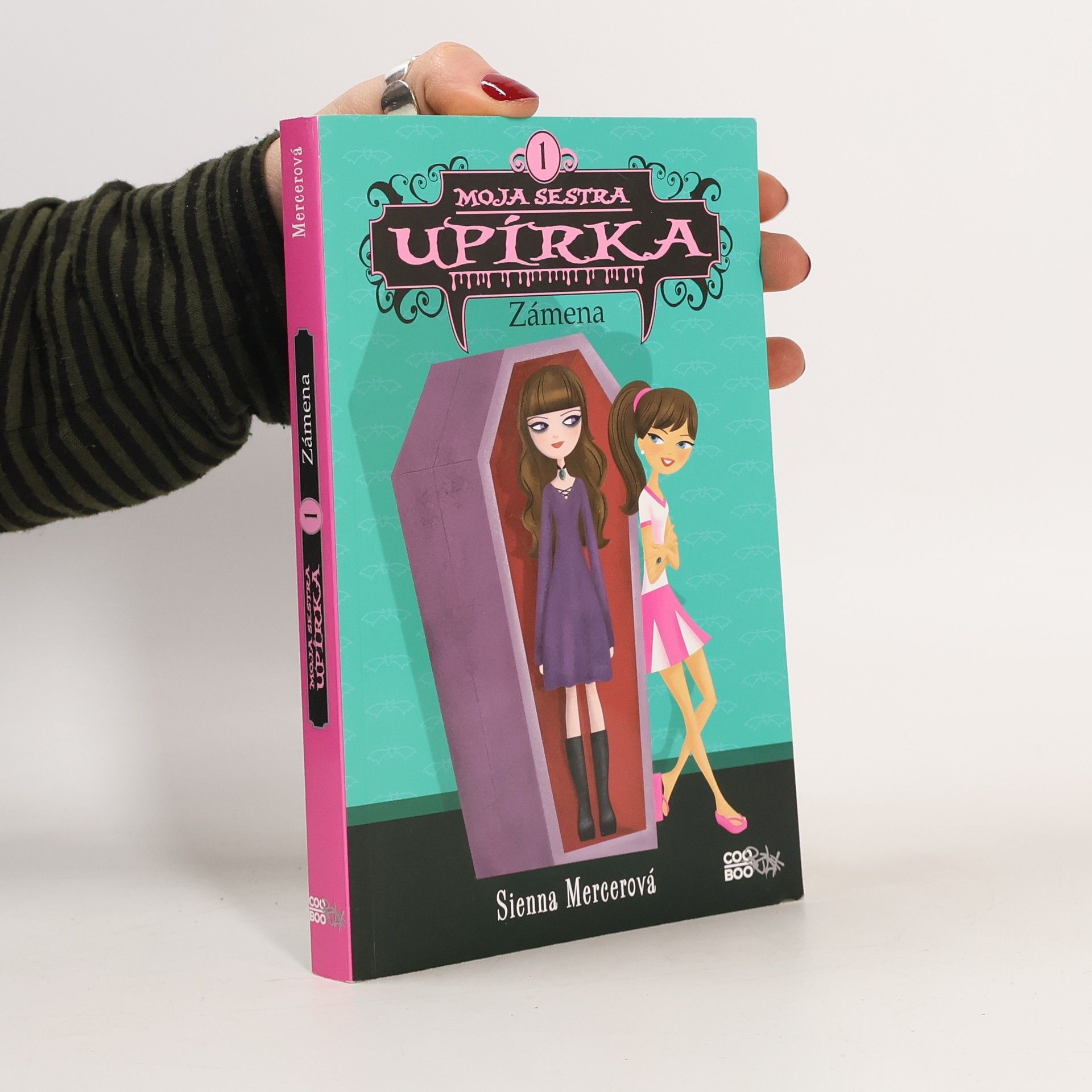 Sienna Mercer Moja sestra upírka 1. Zámena