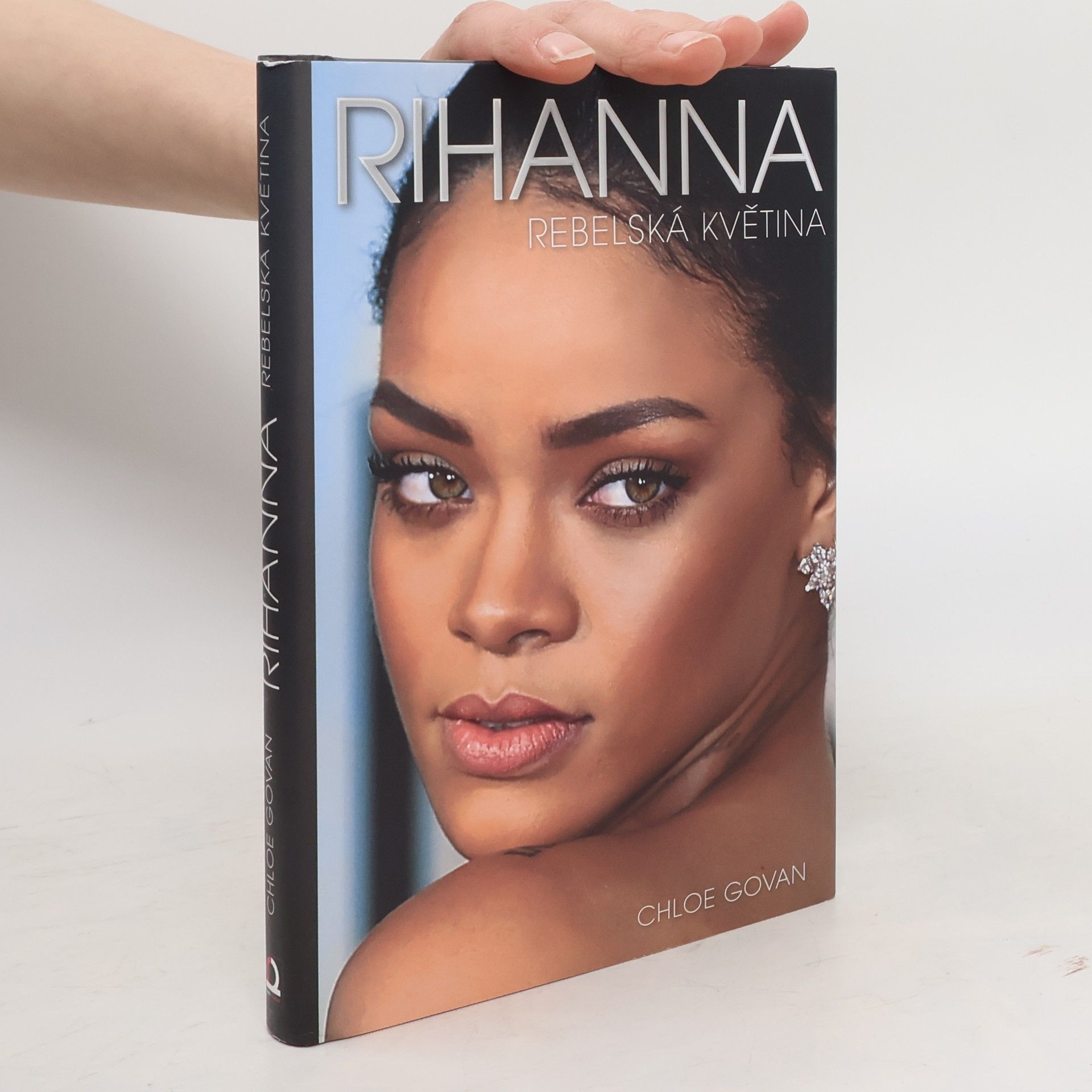 Rihanna. Rebelská květina