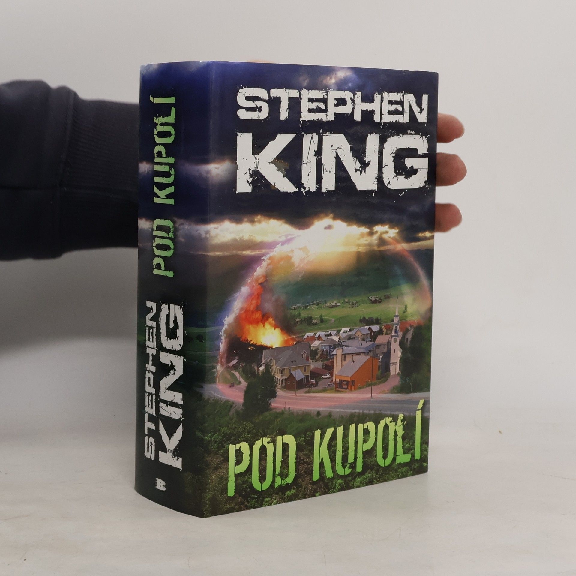 Pod kupolí