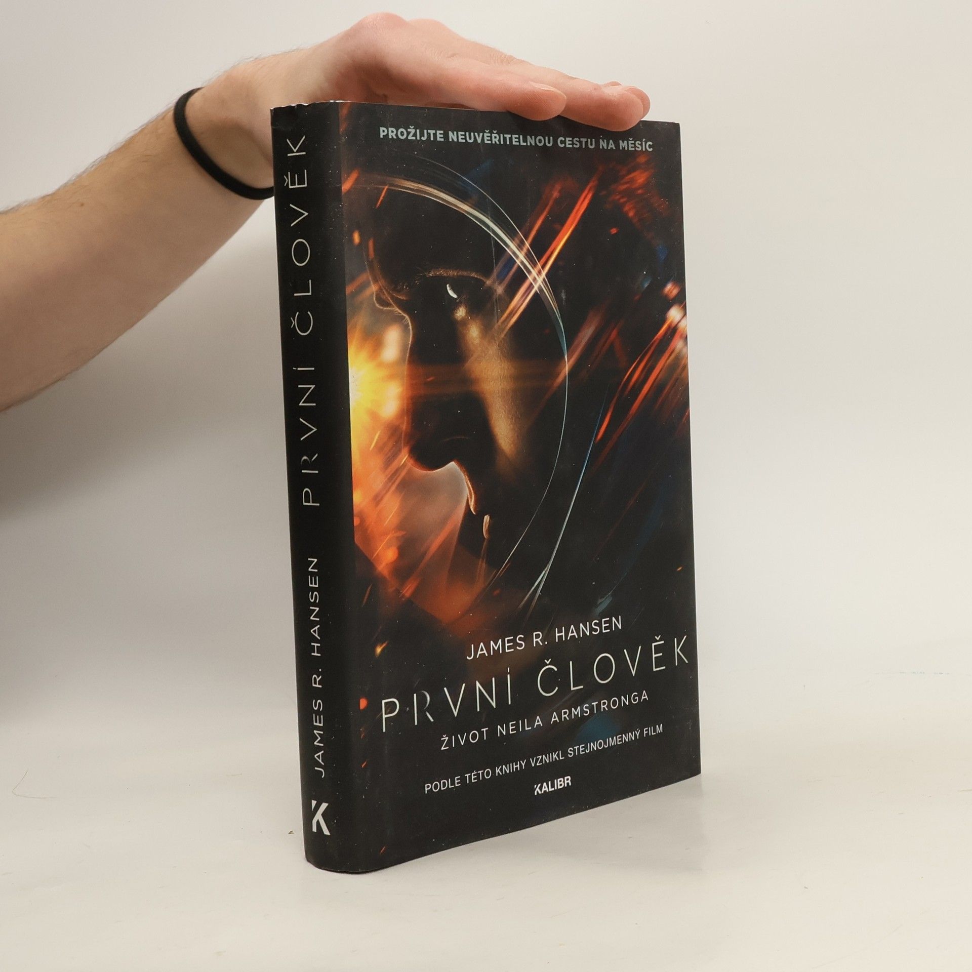 James R. Hansen První člověk : život Neila Armstronga