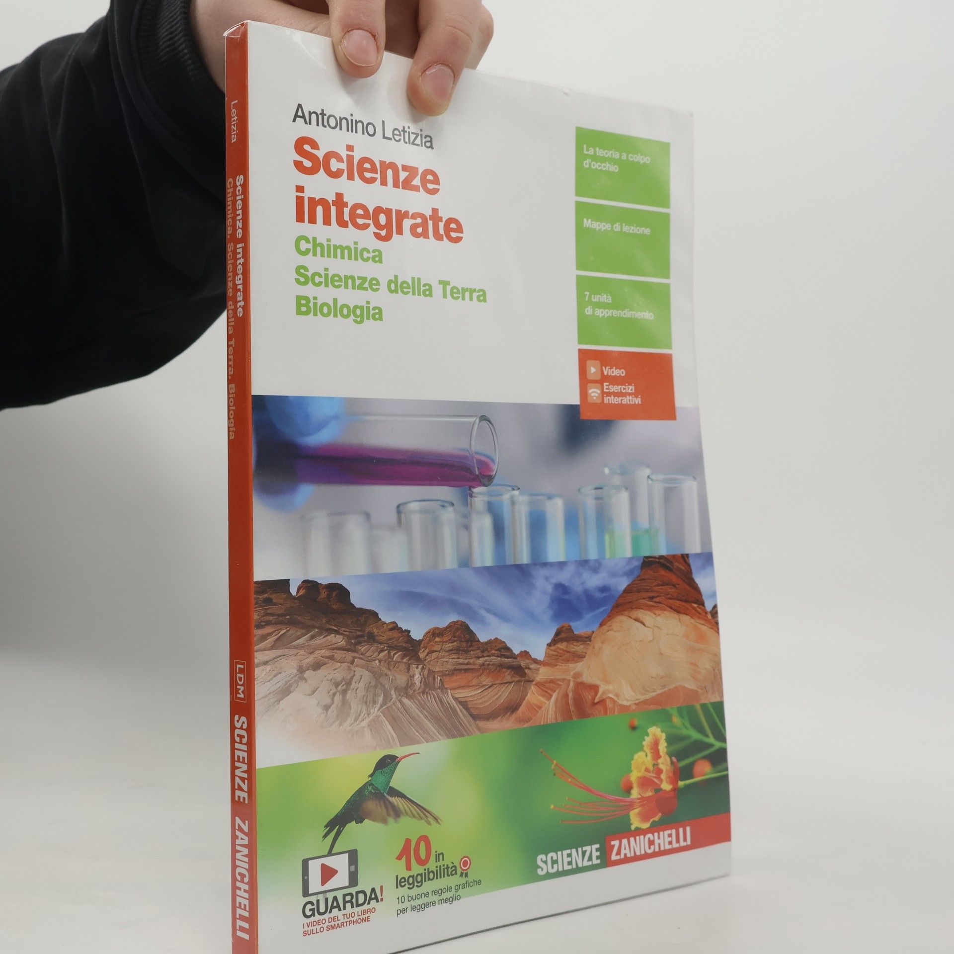 Scienze integrate, che copre Chimica, Scienze della Terra e Biologia