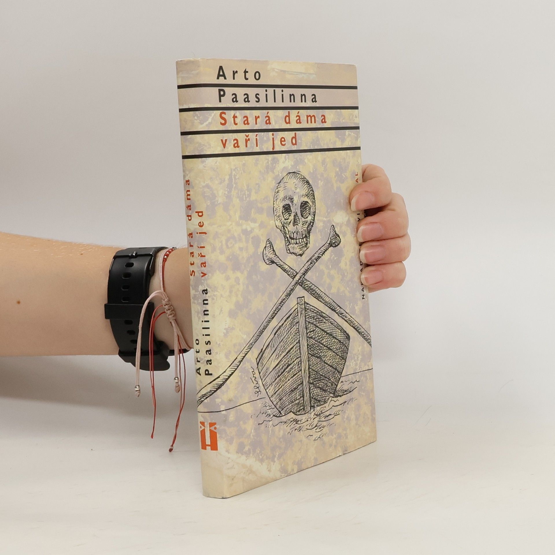 Arto Paasilinna Stará dáma vaří jed