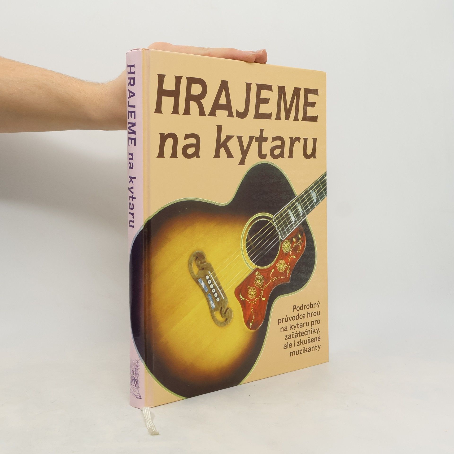 Pavel Dan Hrajeme na kytaru