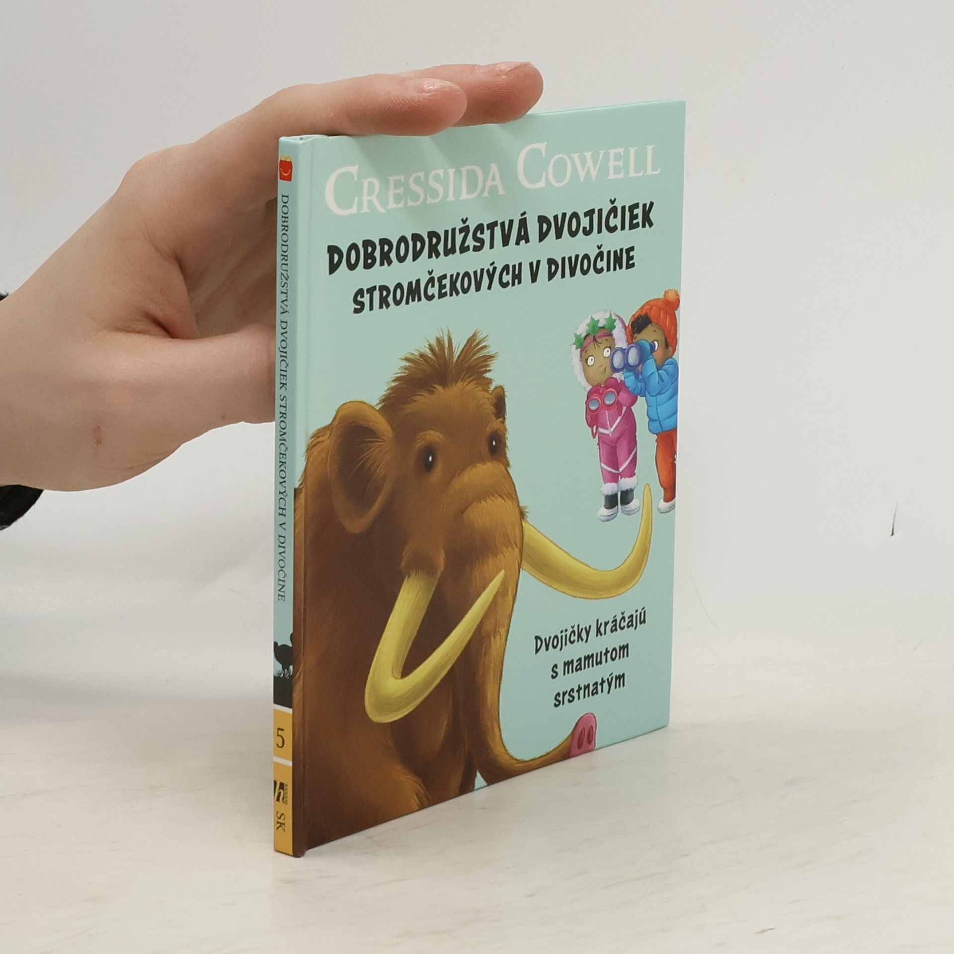 Cressida Cowell Stromovic dvojčata a jejich dobrodružství v divočině. Dvojčata putují s mamutem srstnatým