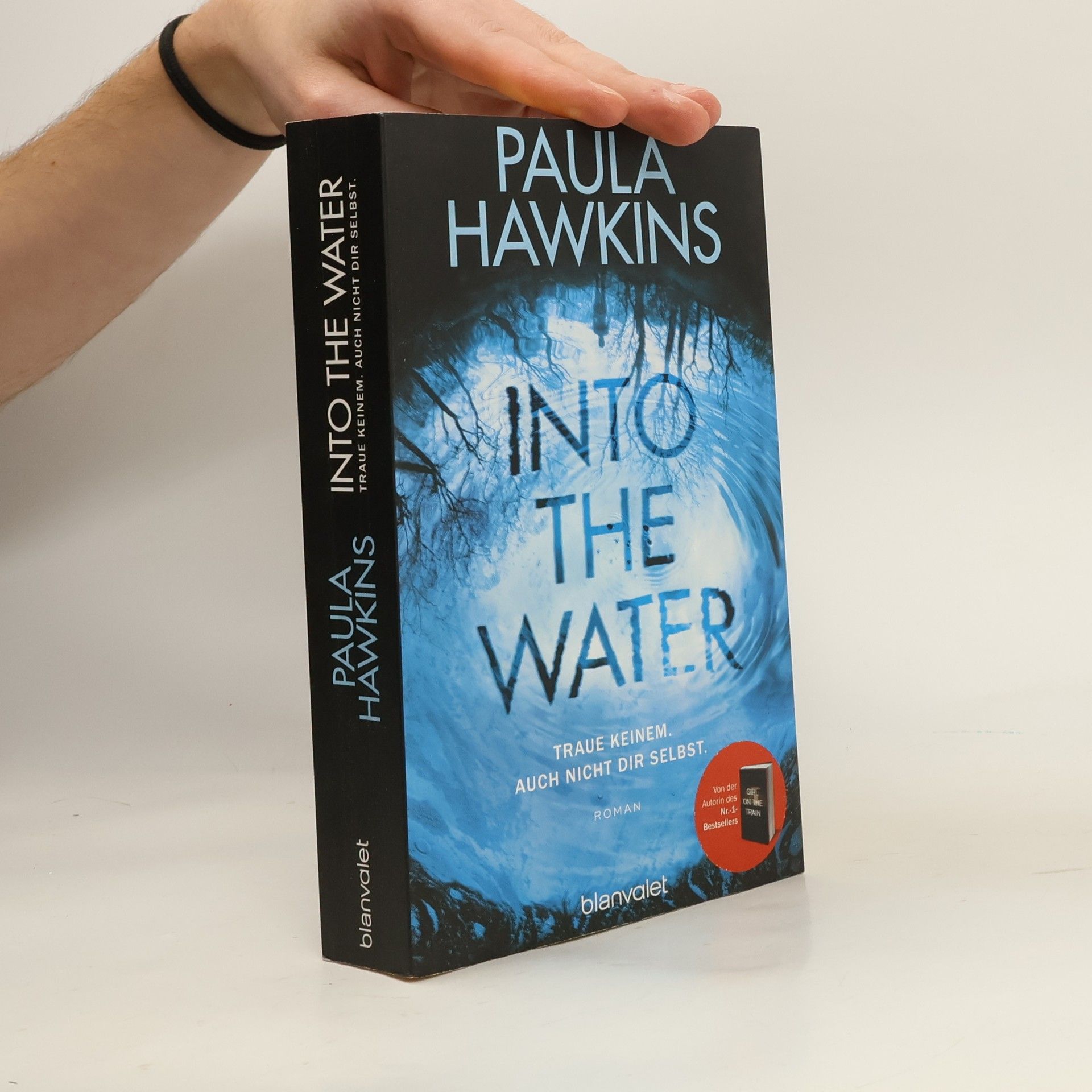 Paula Hawkins Into the Water