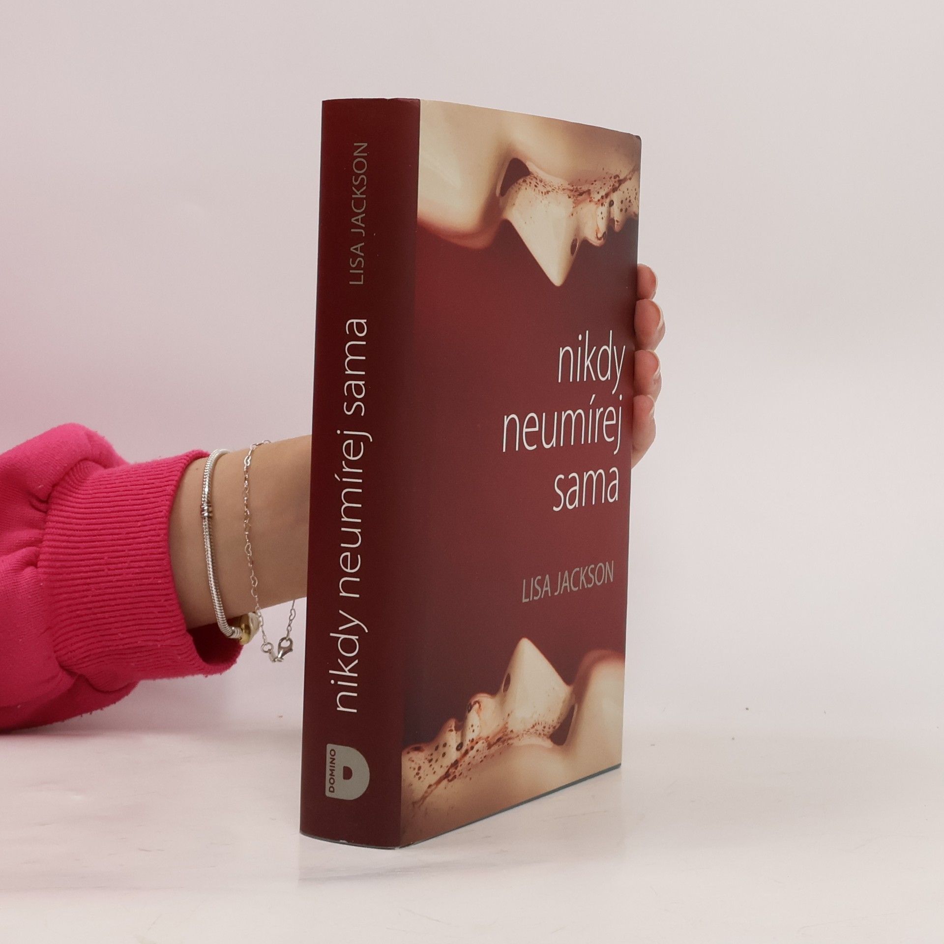 Nikdy neumírej sama