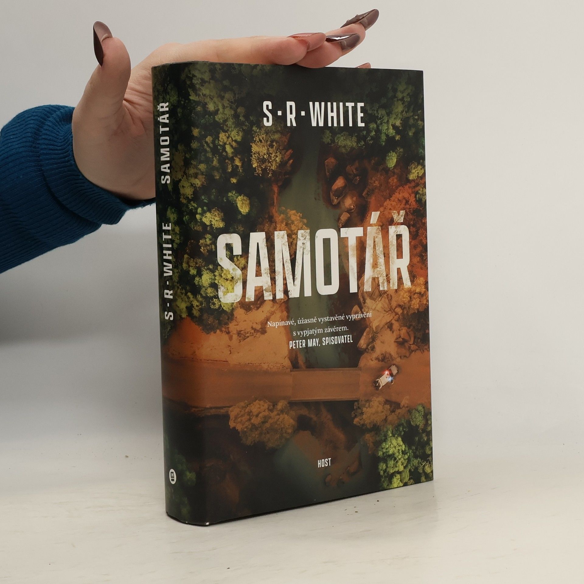 S. R. White Samotář