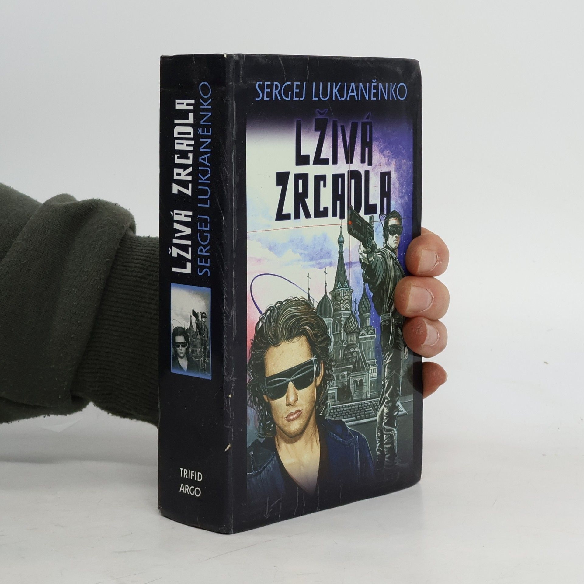 Sergej Vasilievič Lukianenko Lživá zrcadla. Průzračné vitráže