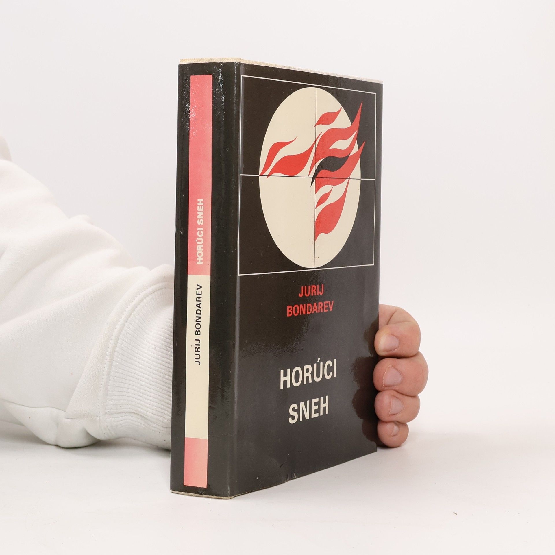 Jurij Vasil‘jevič Bondarev Horúci sneh