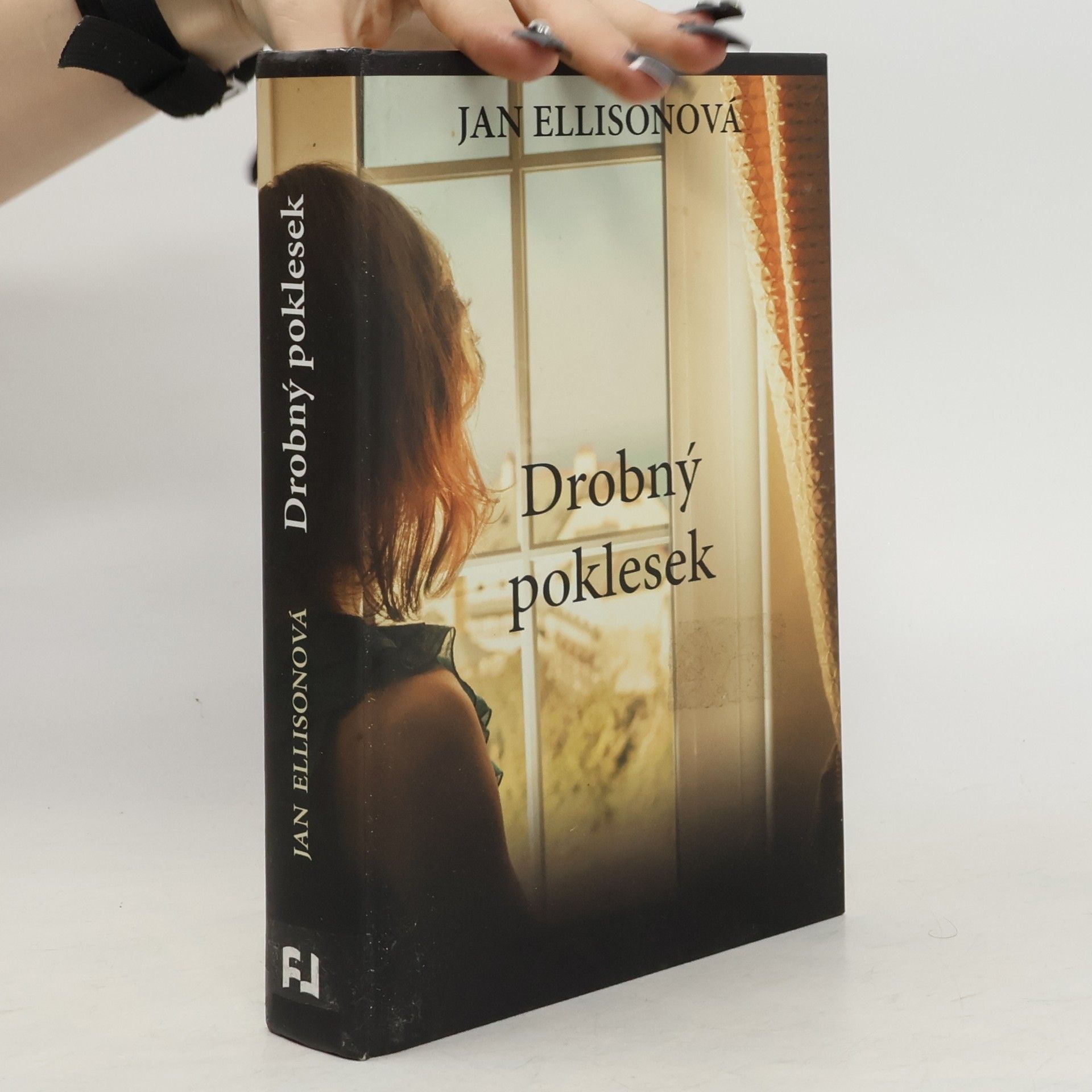 Jan Ellison Drobný poklesek