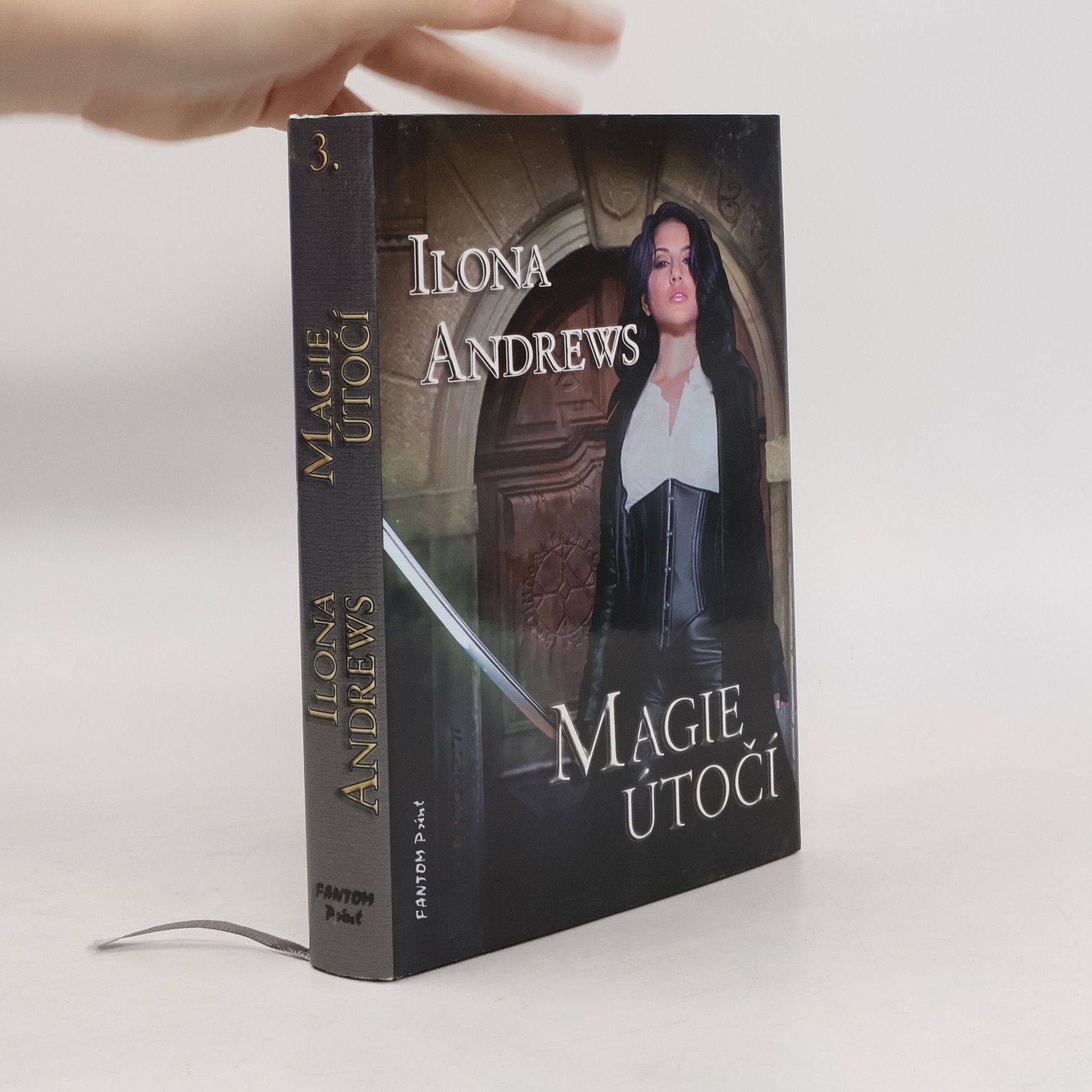 Ilona Andrews Magie útočí