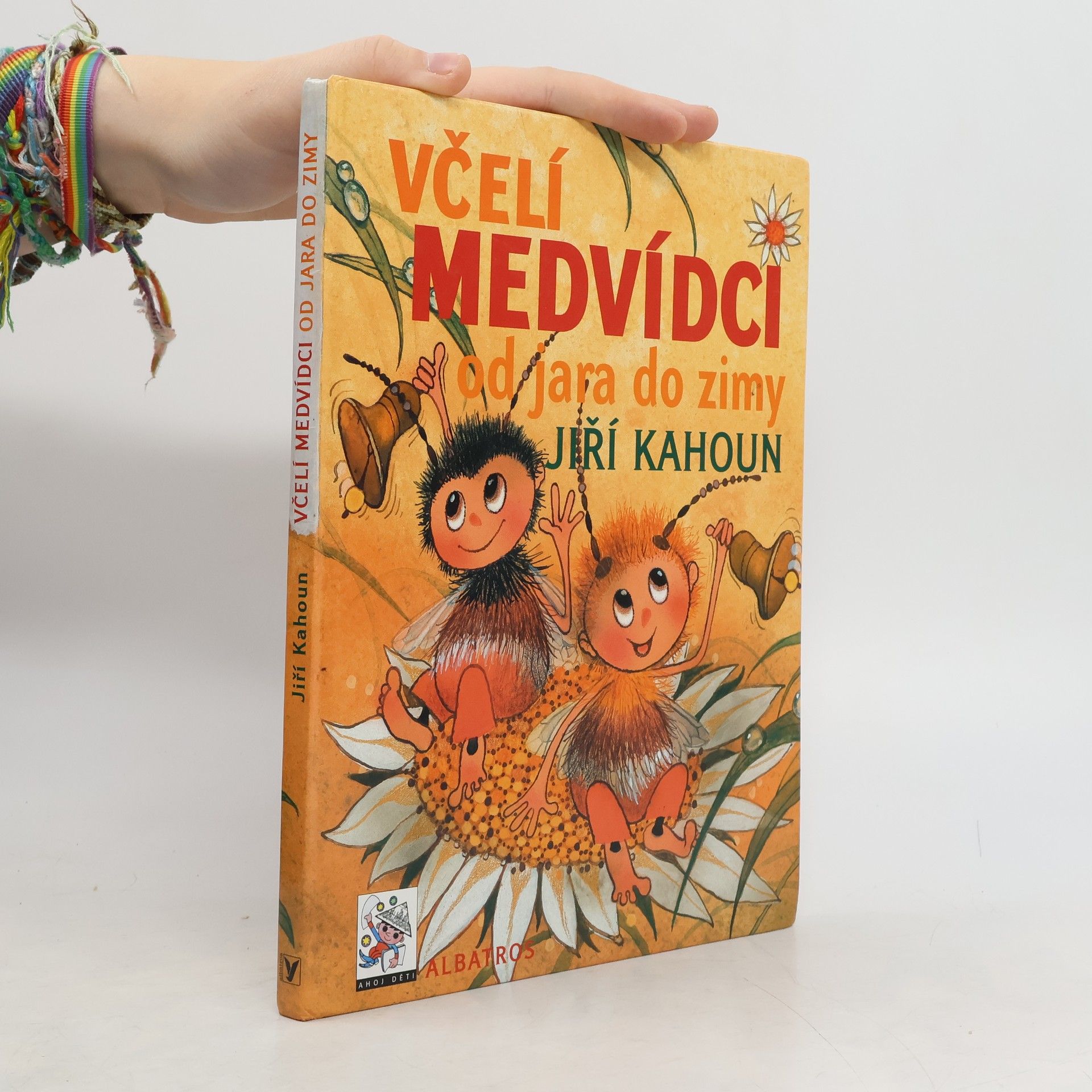 Jiří Kahoun Včelí medvídci od jara do zimy