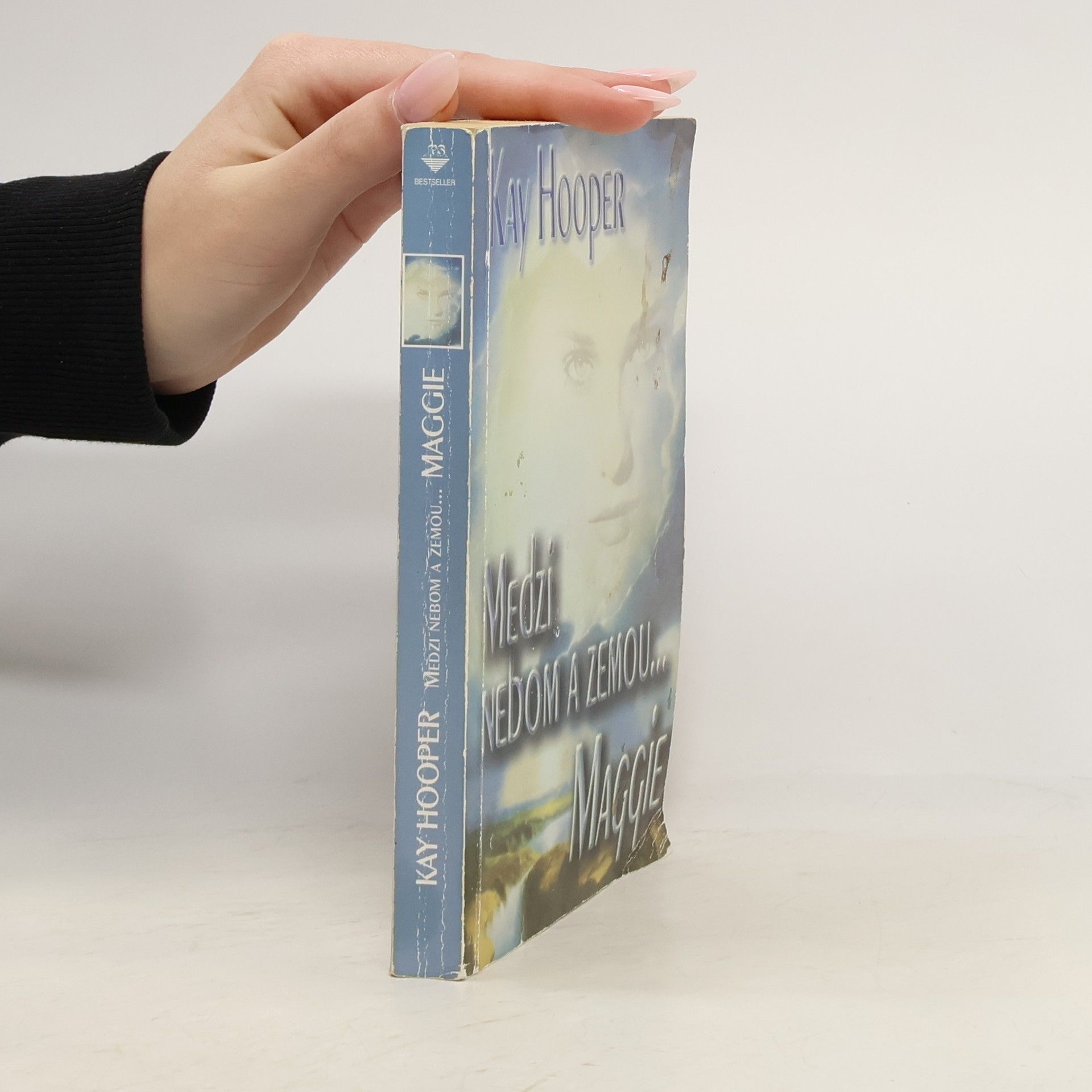 Kay Hooper Medzi nebom a zemou...Maggie