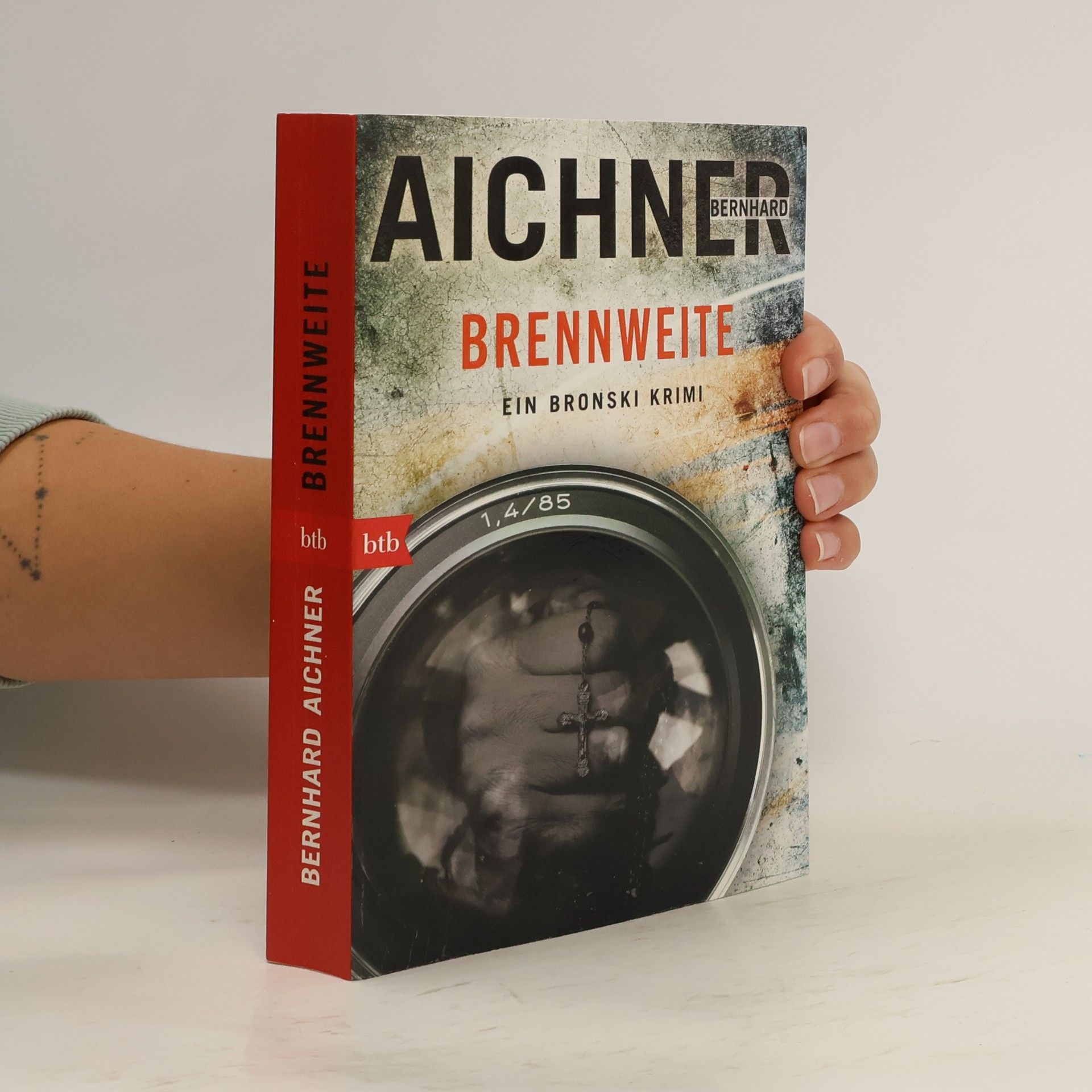 Bernhard Aichner Brennweite