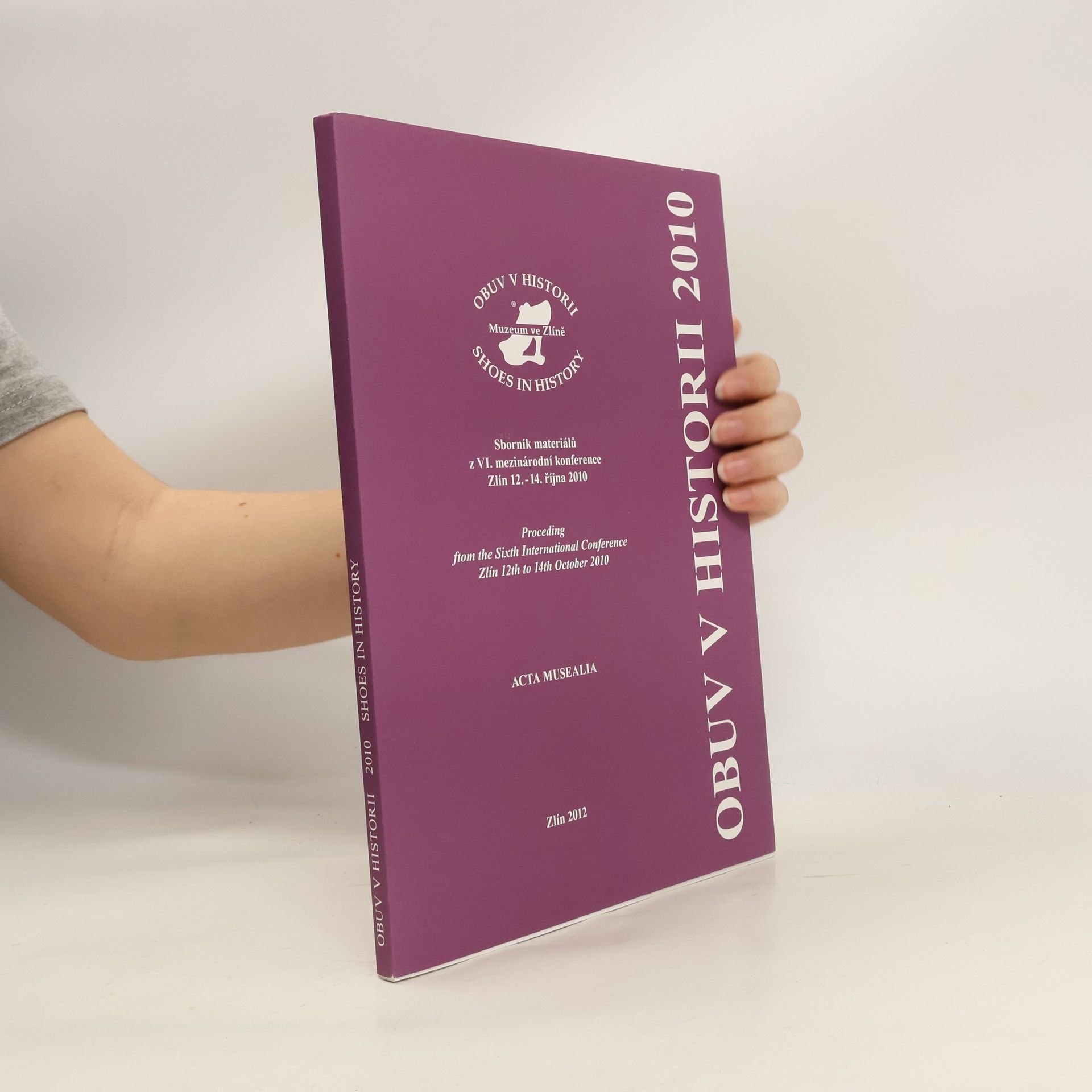 Kolektiv autorů Obuv v historii 2010