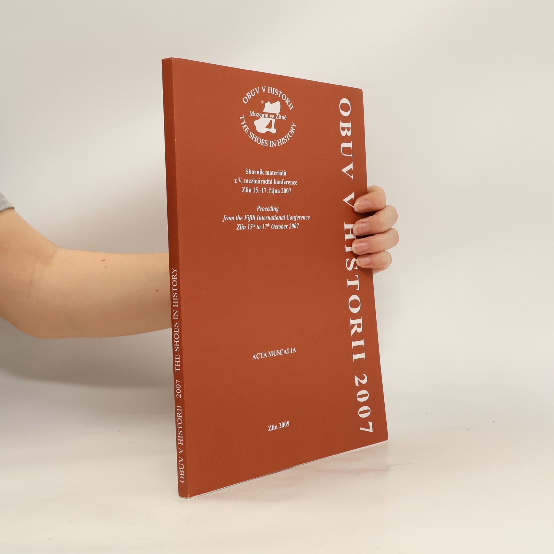 Autores varios Obuv v historii : Sborník materiálů z V. mezinárodní konference, Zlín 15.-17. října 2007 = The shoes in history : proceding from the Fifth International Conference Zlin, 15th to 17th October 2007