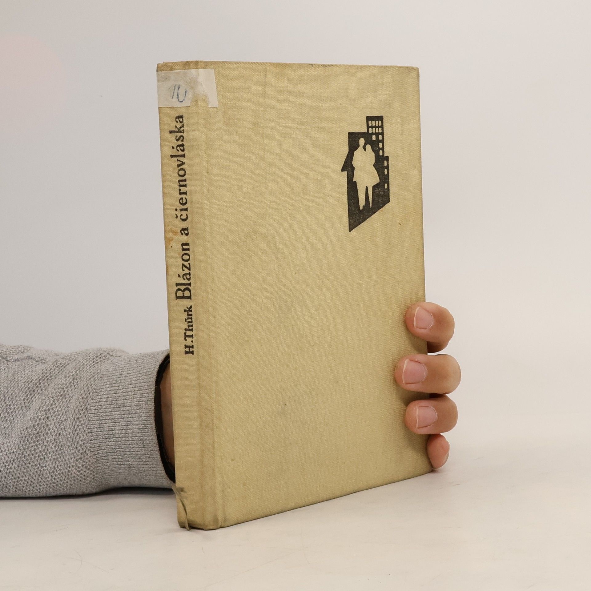 Blázon a čiernovláska