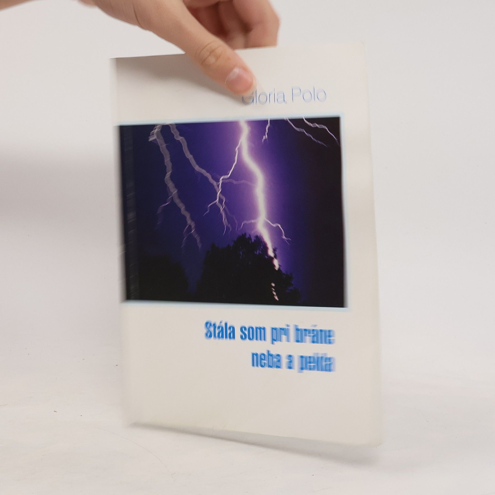 Gloria Polo Stála som pri bráne neba a pekla