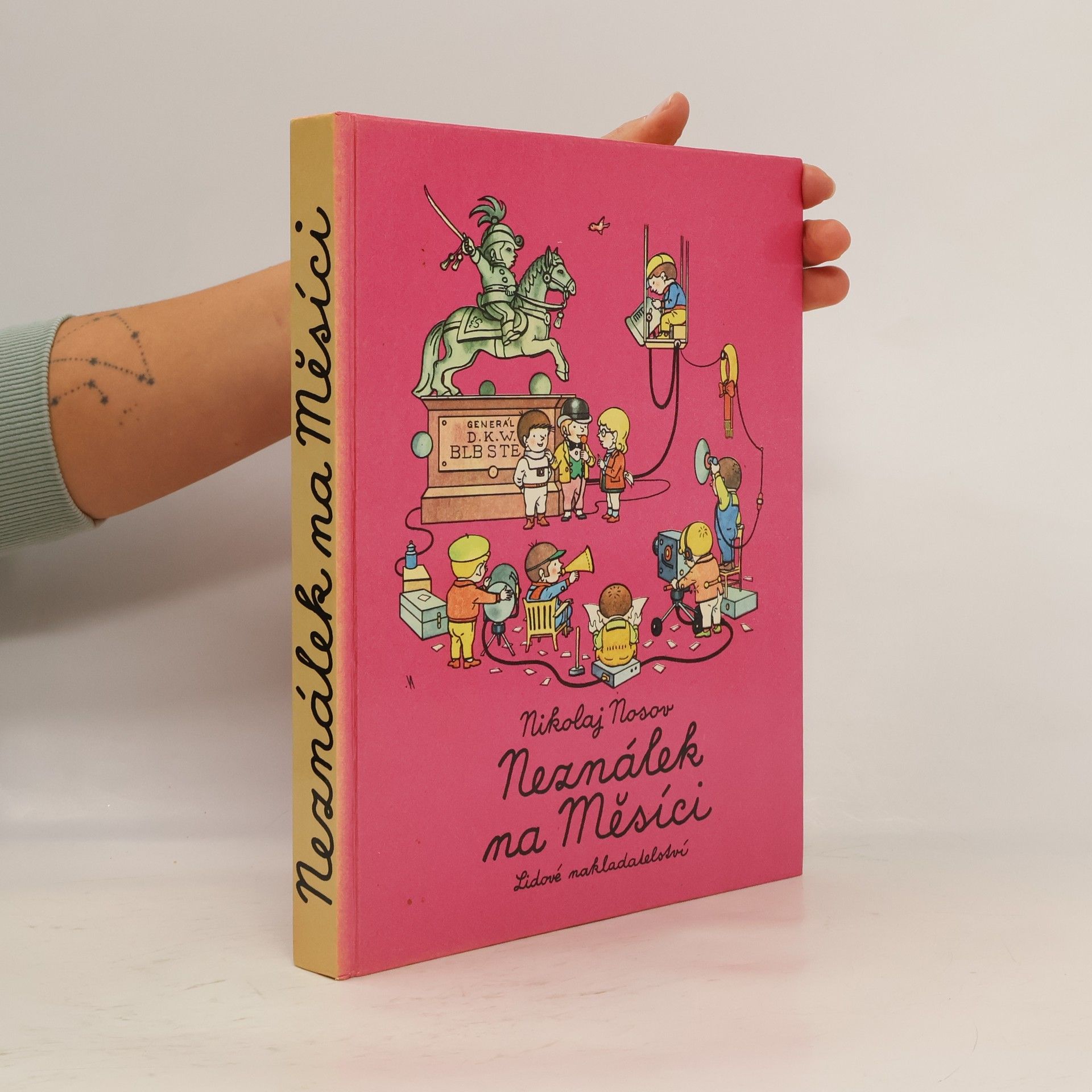 Neználek na Měsíci