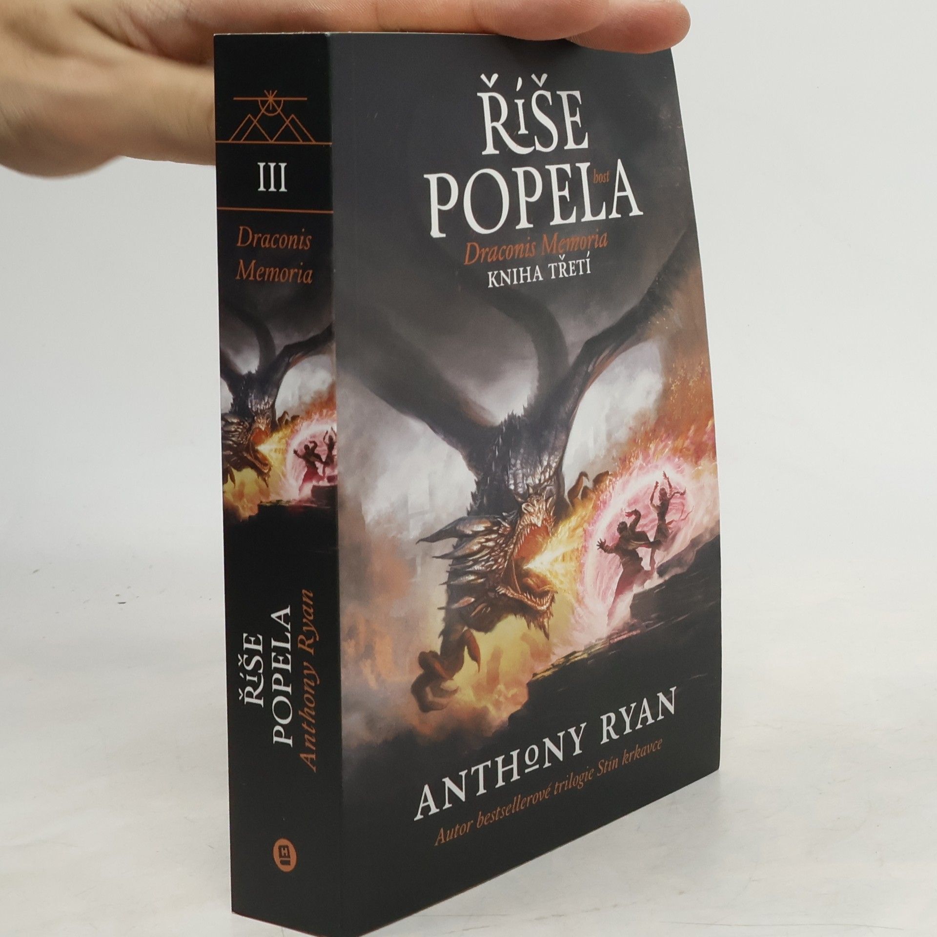 Anthony Ryan Říše popela