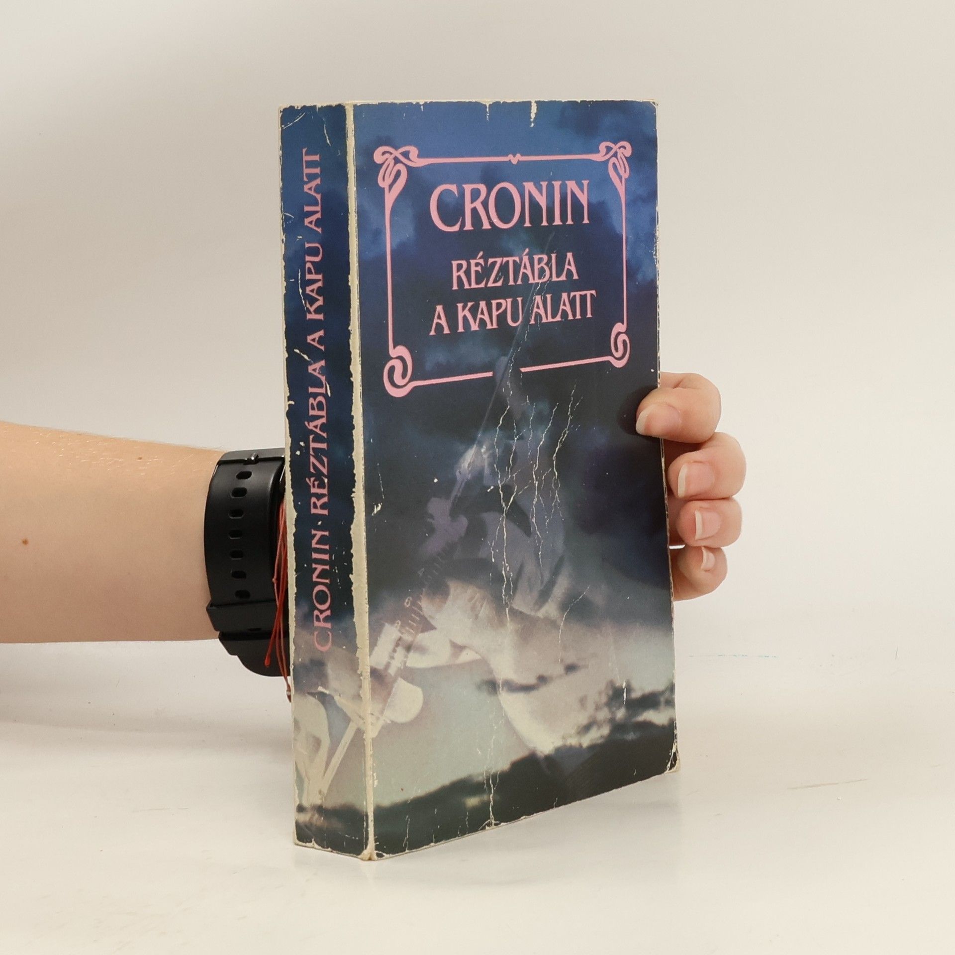 Archibald Joseph Cronin Réztábla a kapu alatt