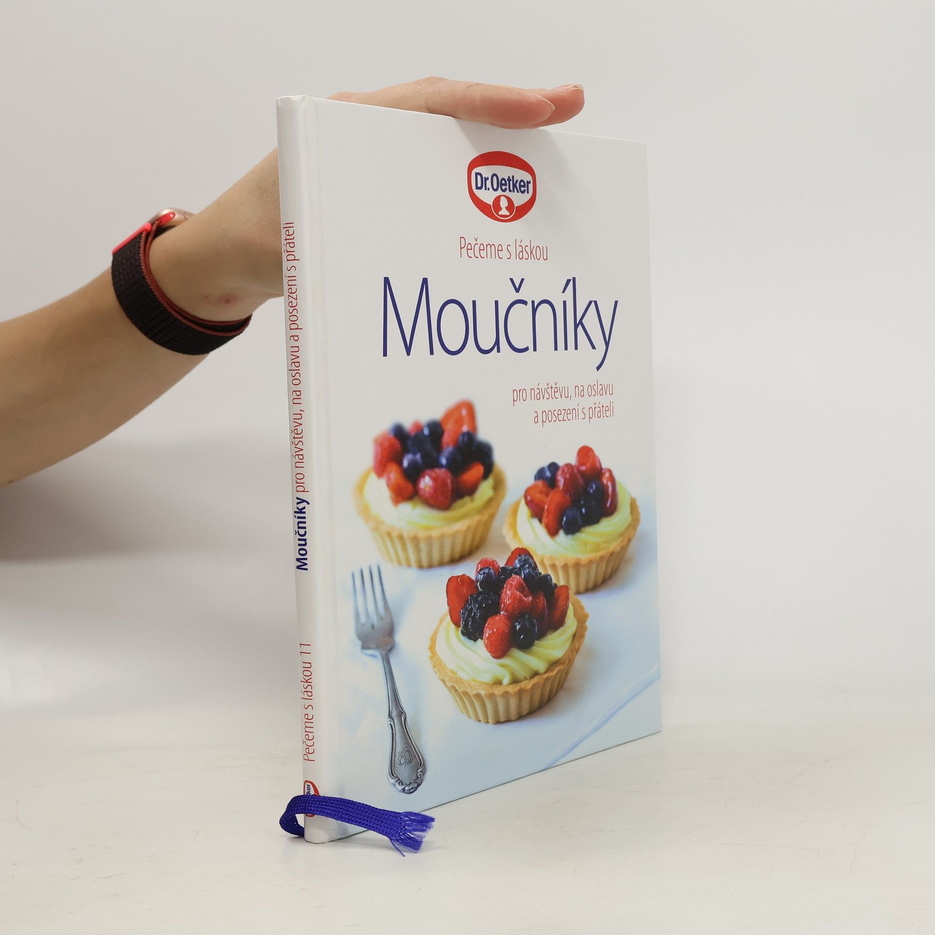 Pečeme s láskou 11. Moučníky pro návštěvu, na oslavu a posezení s přáteli