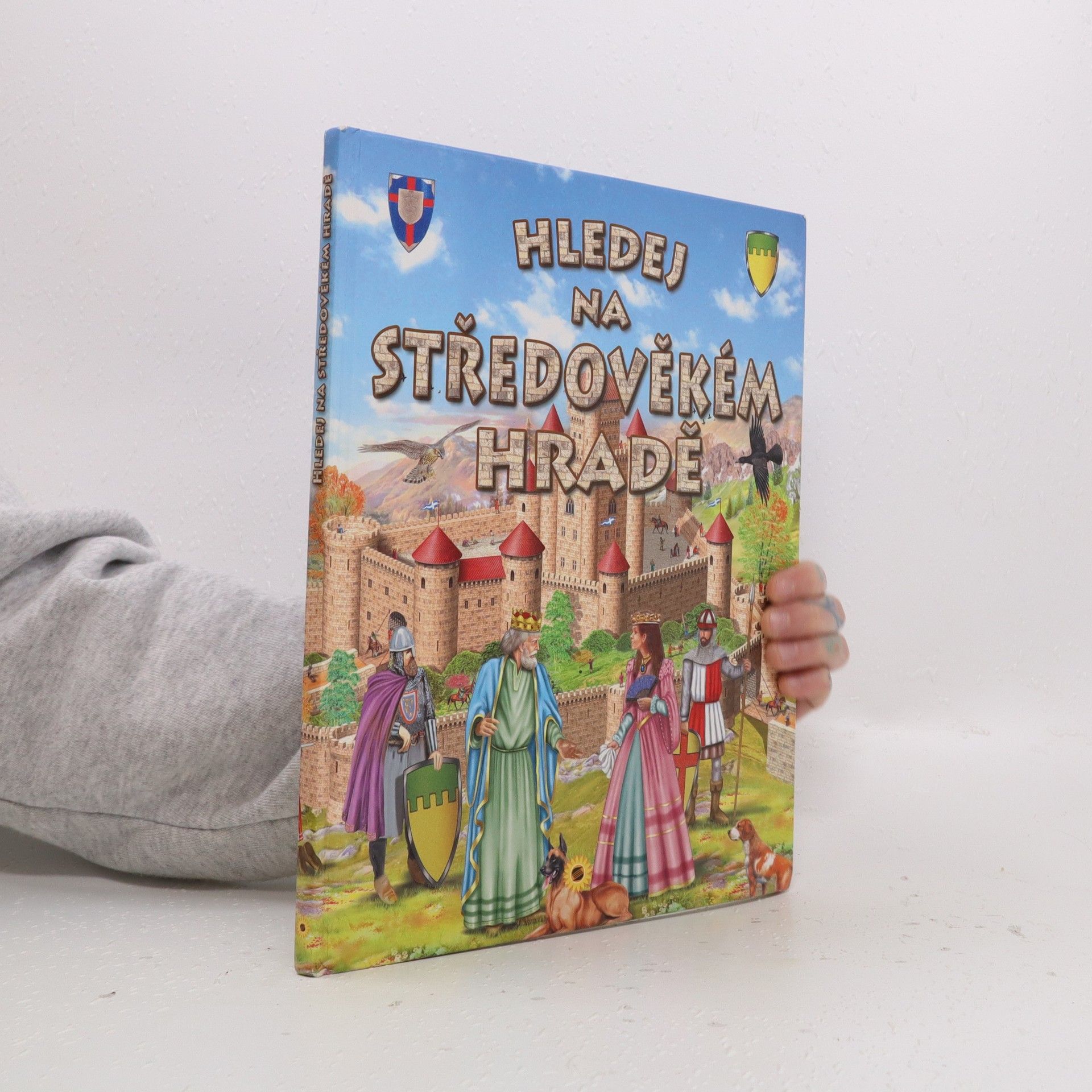 Francisca Valiente Hledej na středověkém hradě