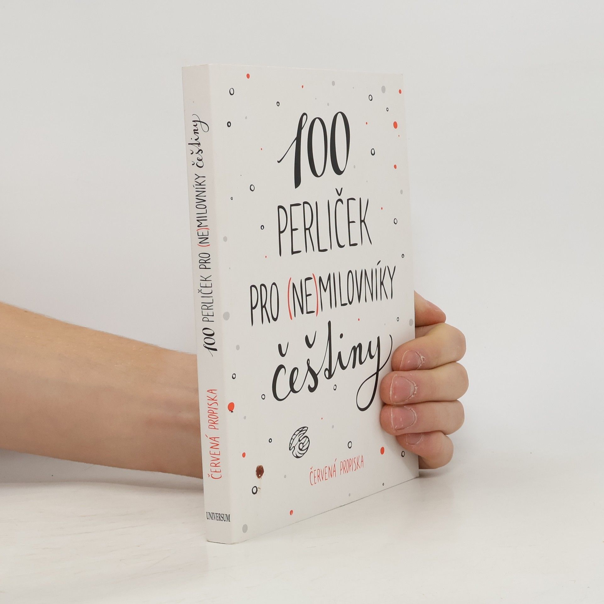 Karla Tchawou Tchuisseu 100 perliček pro (ne)milovníky češtiny