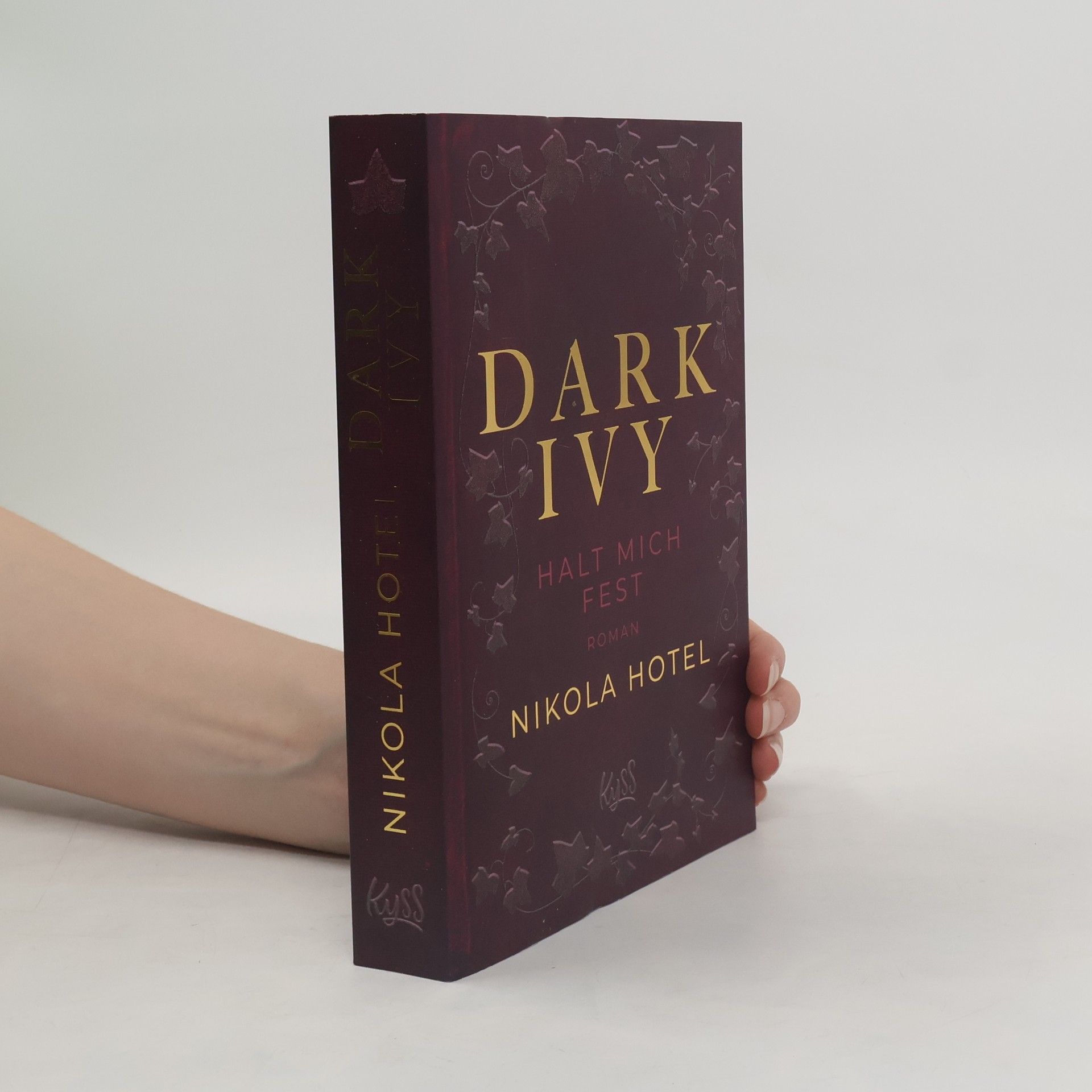 Nikola Hotel Dark Ivy - Halt mich fest