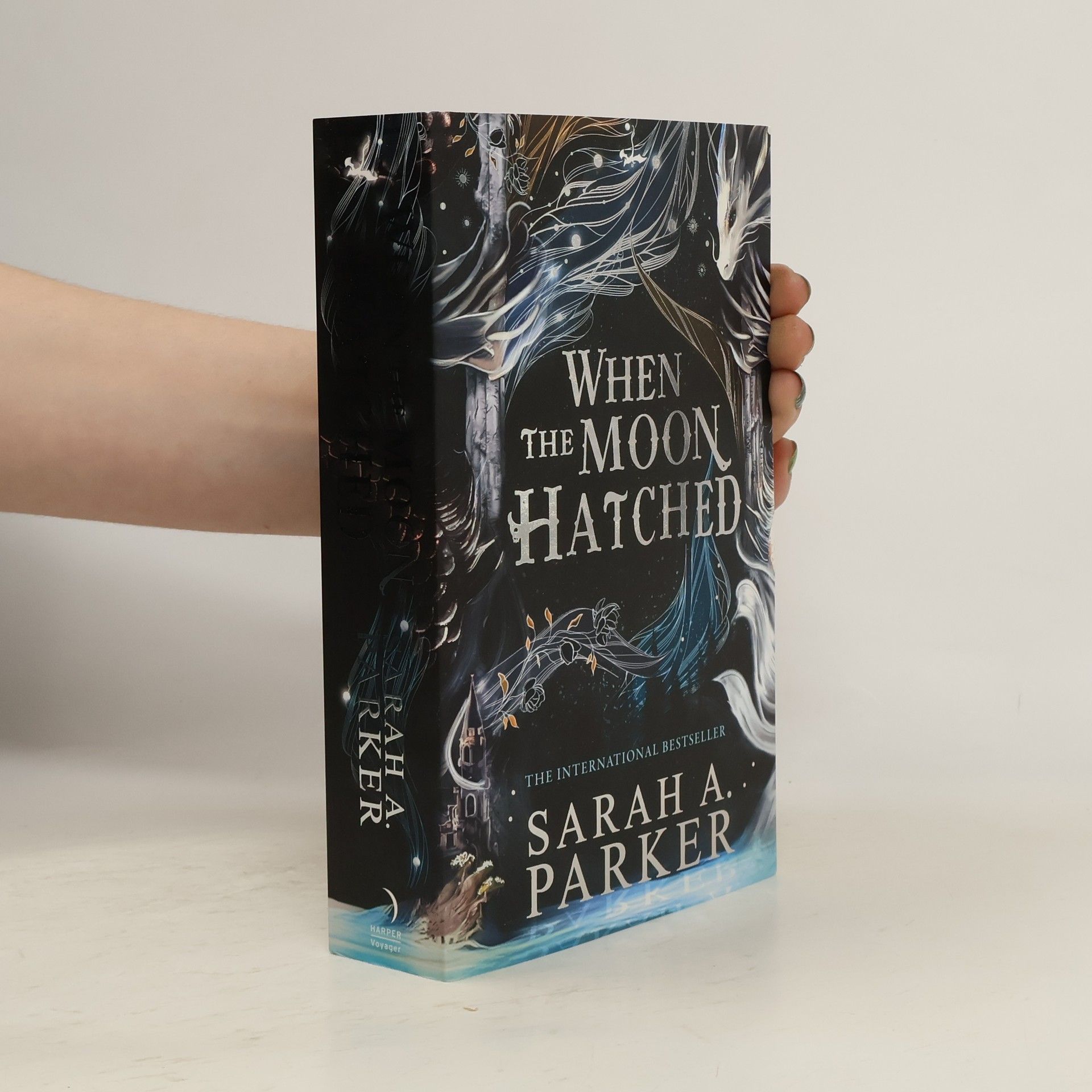 Sarah A. Parker When the Moon Hatched (The Moonfall Series, Book 1)